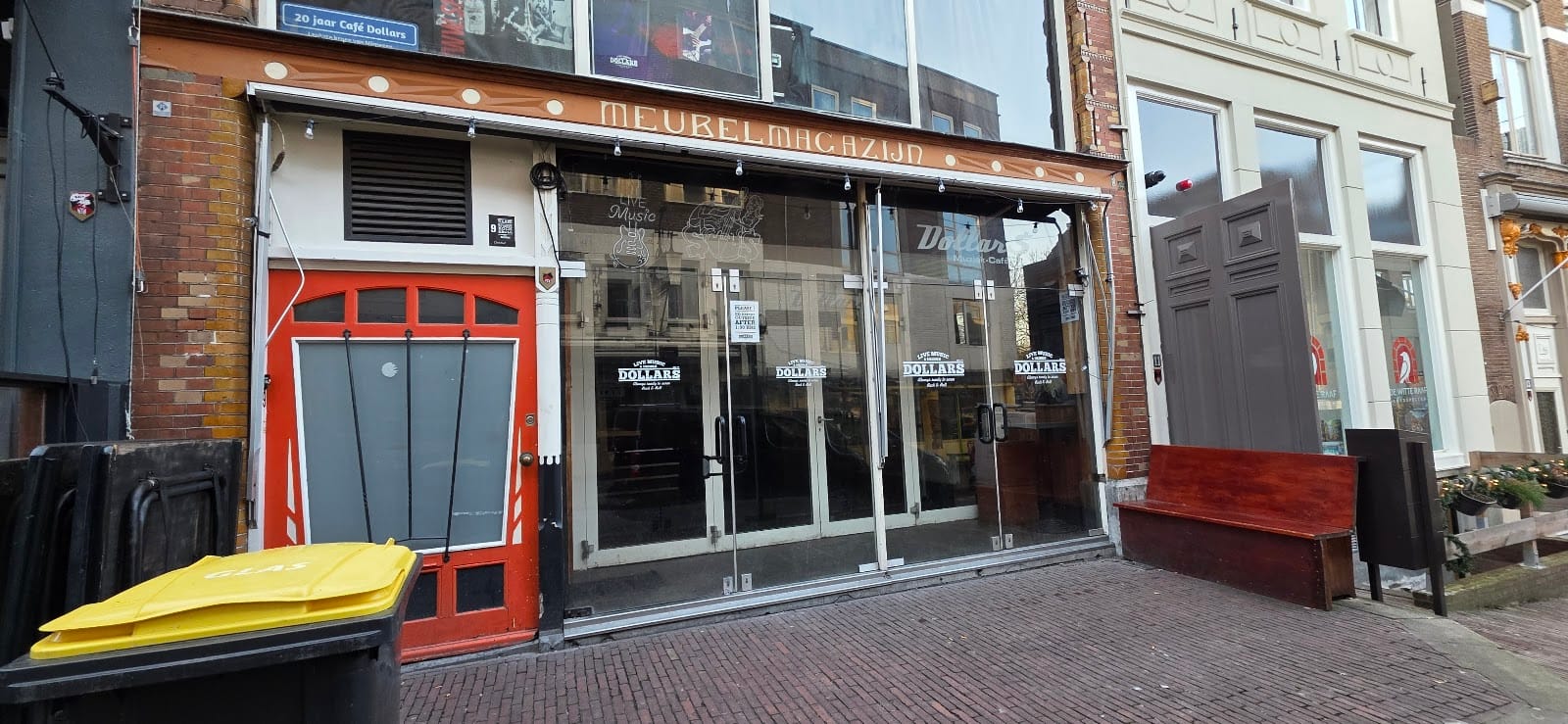 Dollars Muziek Café