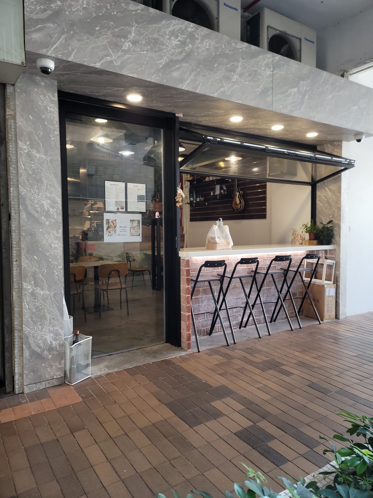 HIS CAFE