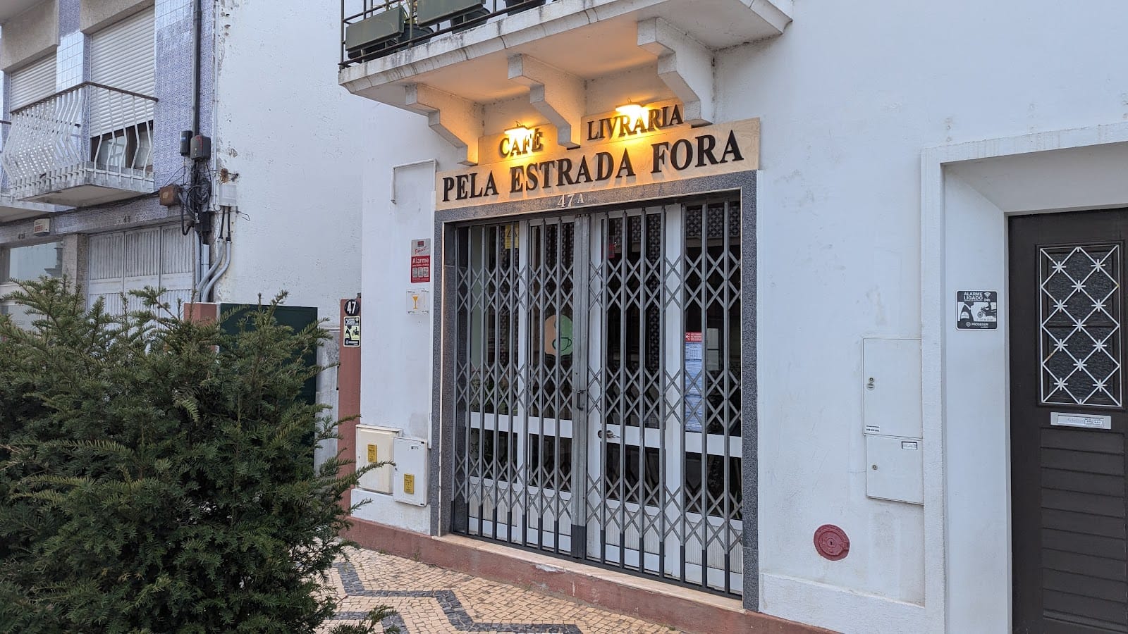Pela Estrada Fora - Café Livraria