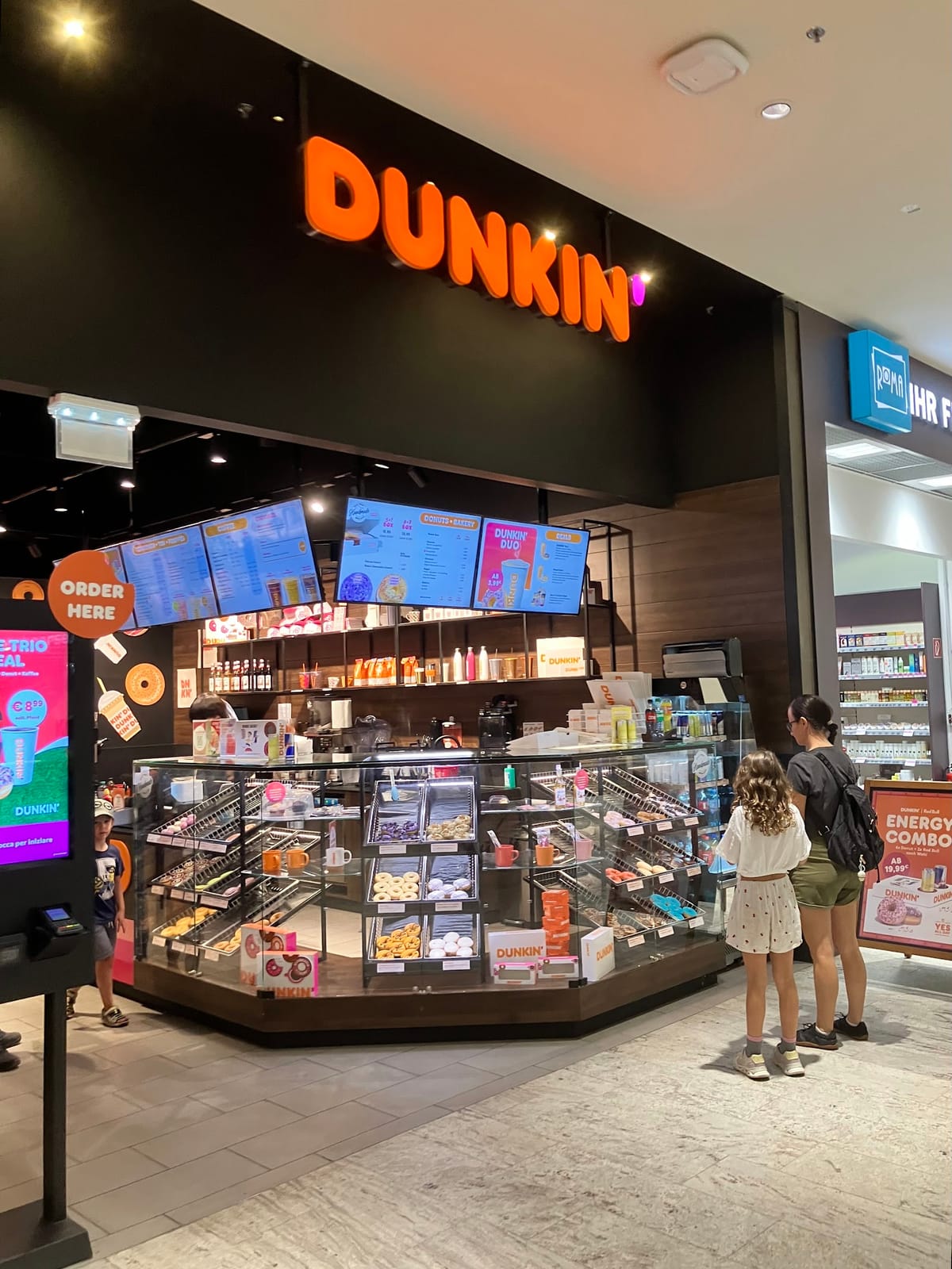 DUNKIN'