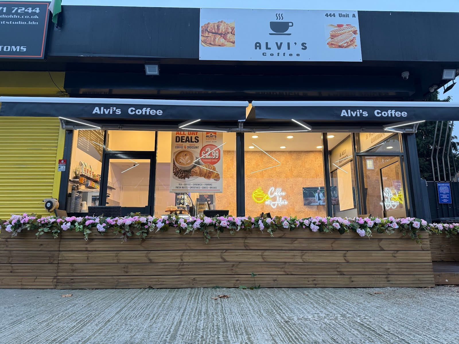 Alvi’s Coffee Wall End