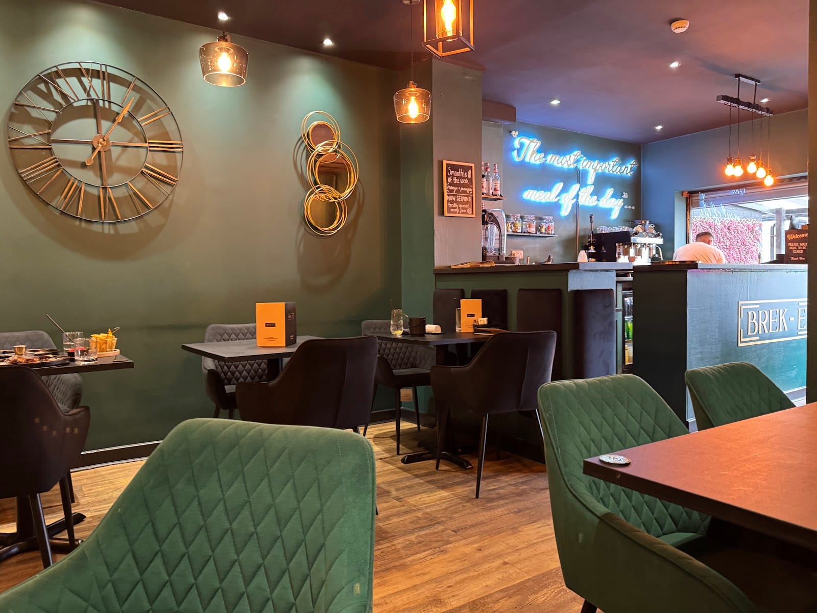 BREK-E Cafe