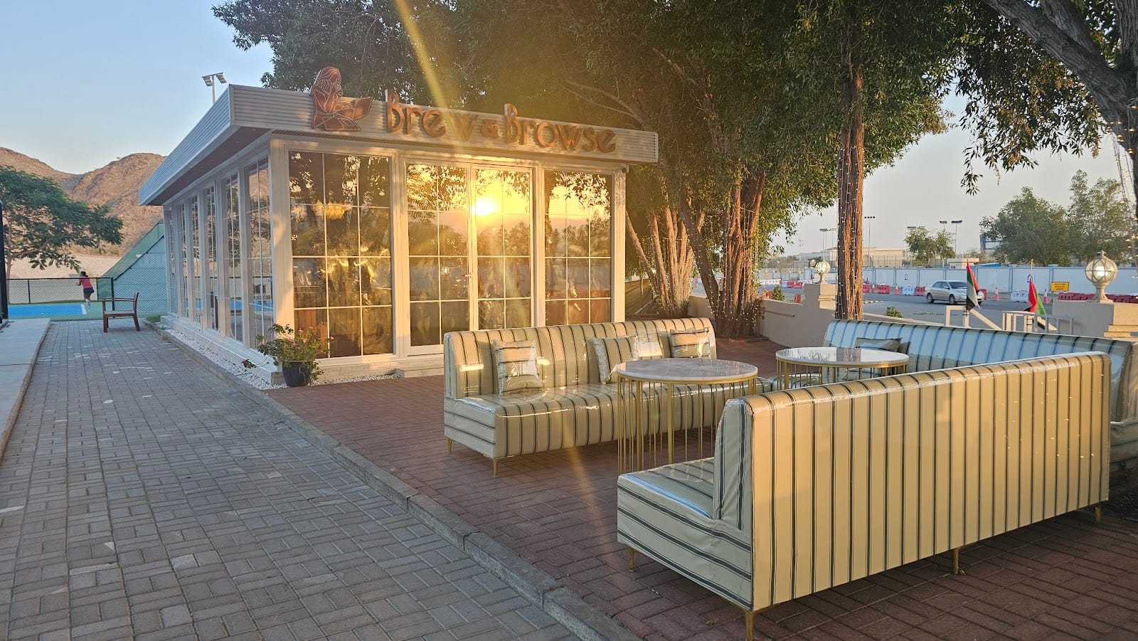 Brew and browse cafe