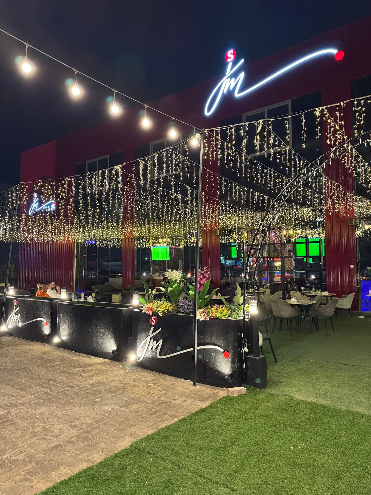 S J M Lounge Cafe and Restaurant
