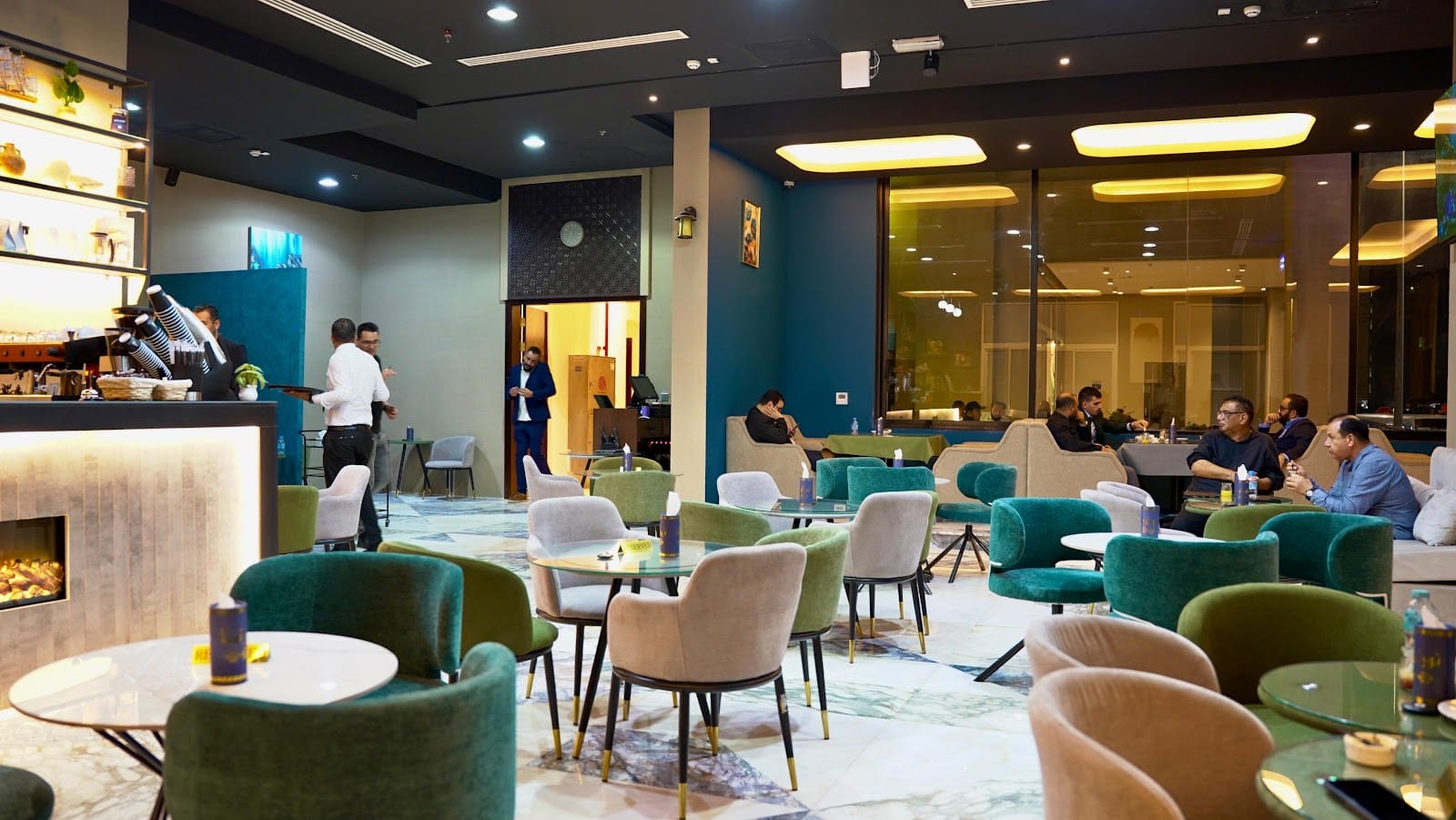 Maazym Coffe & Restaurent مطعم و مقهى معازيم