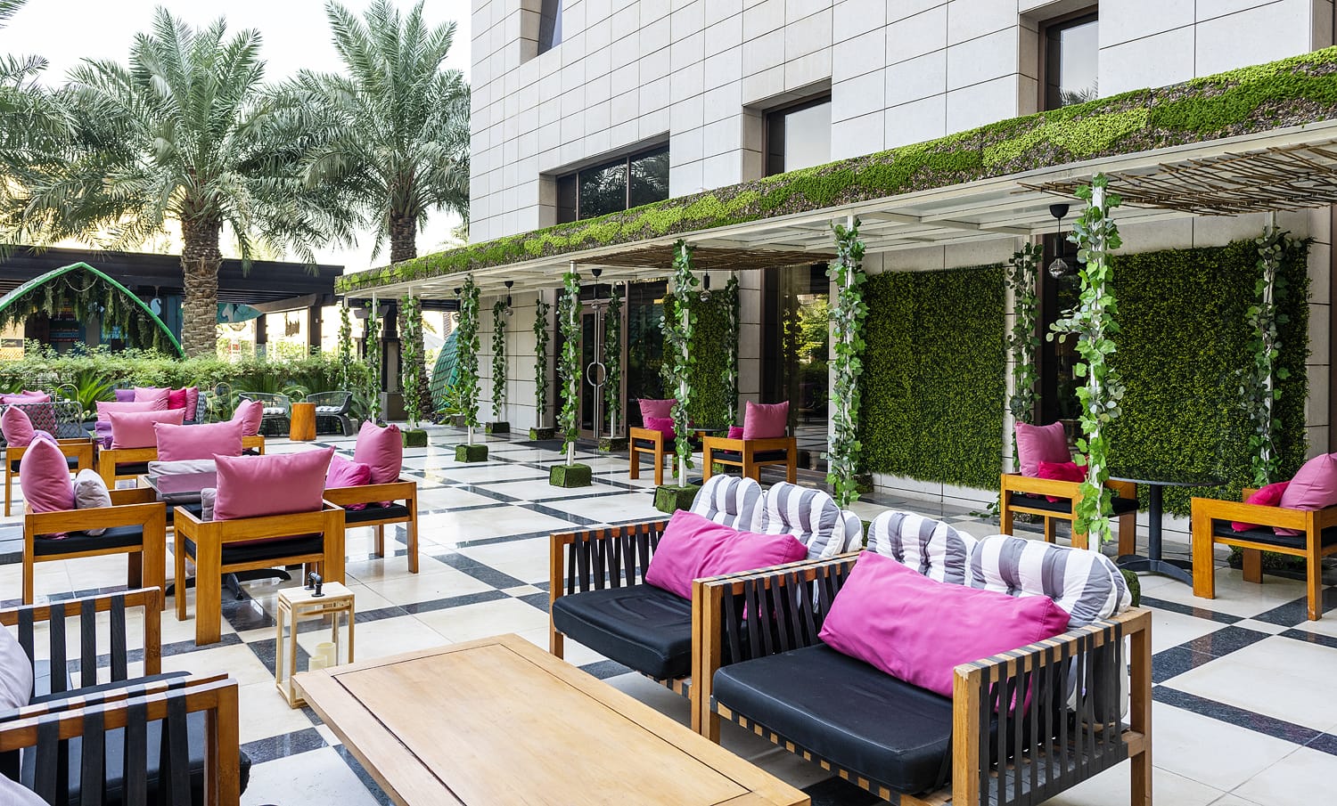Luxe Lounge