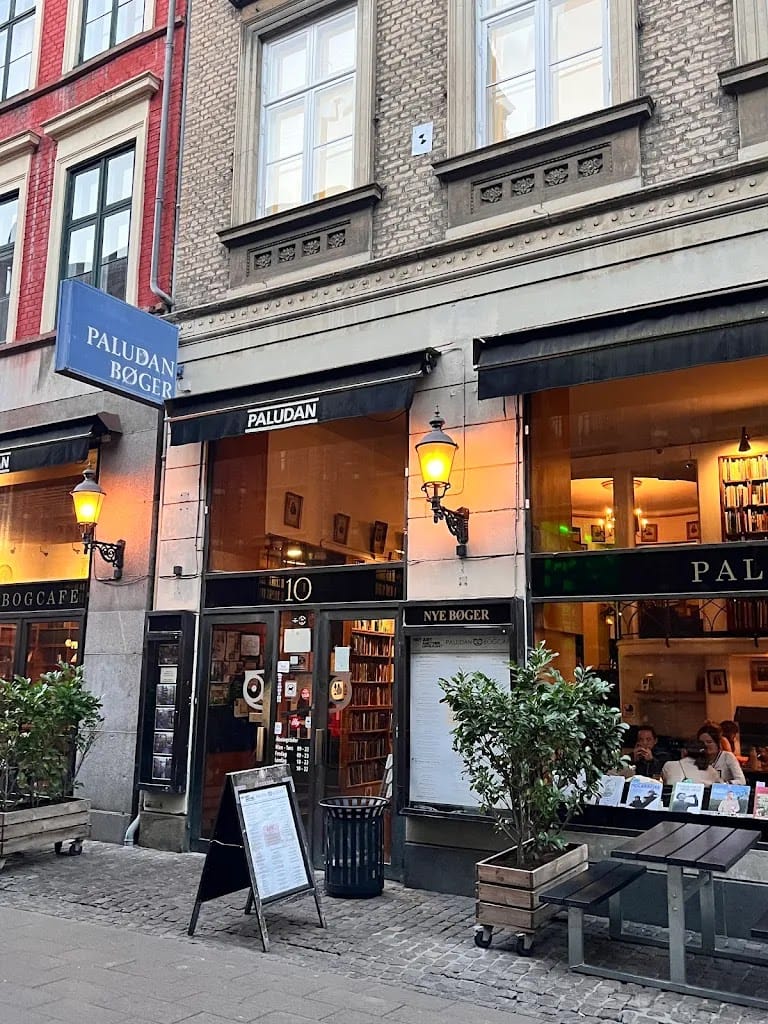 Paludan Bog & Café