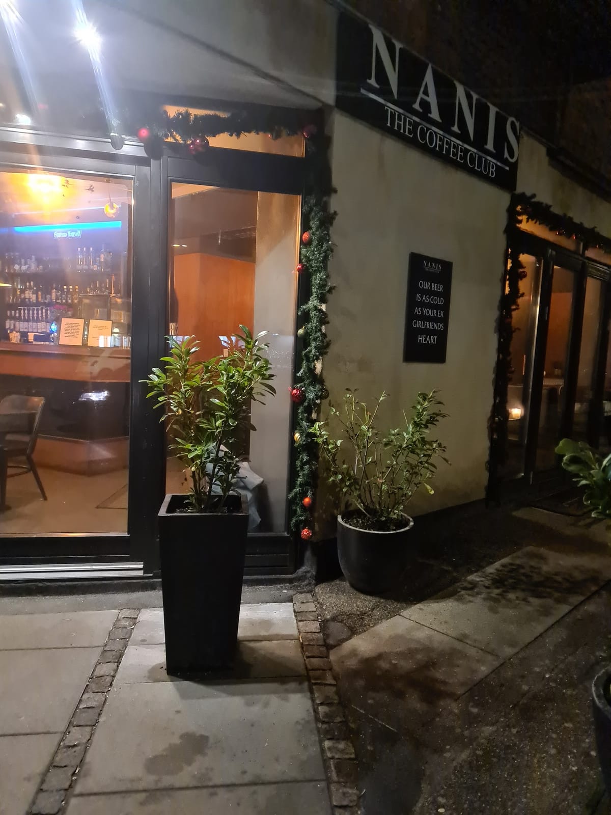 Café Nanis - The Coffee Club
