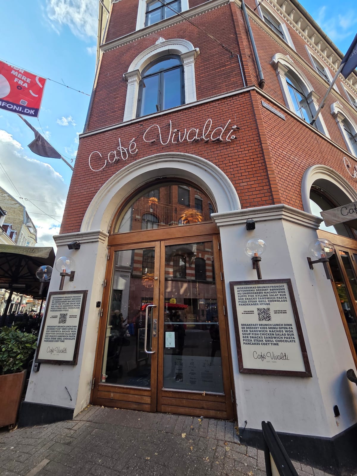 Cafe Vivaldi