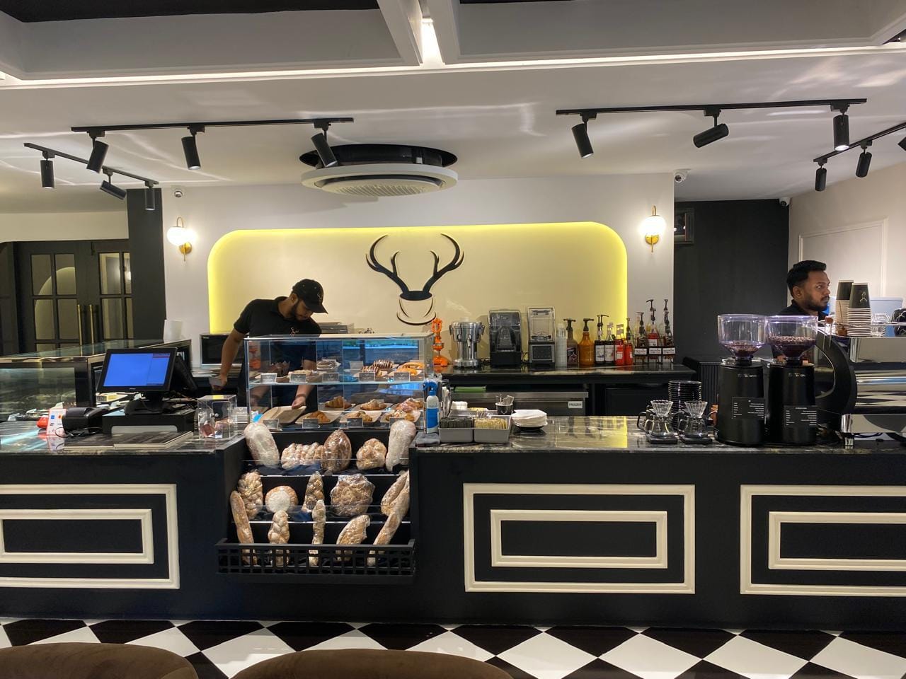IZ Pâtisserie and Café - Gulshan 2 Branch