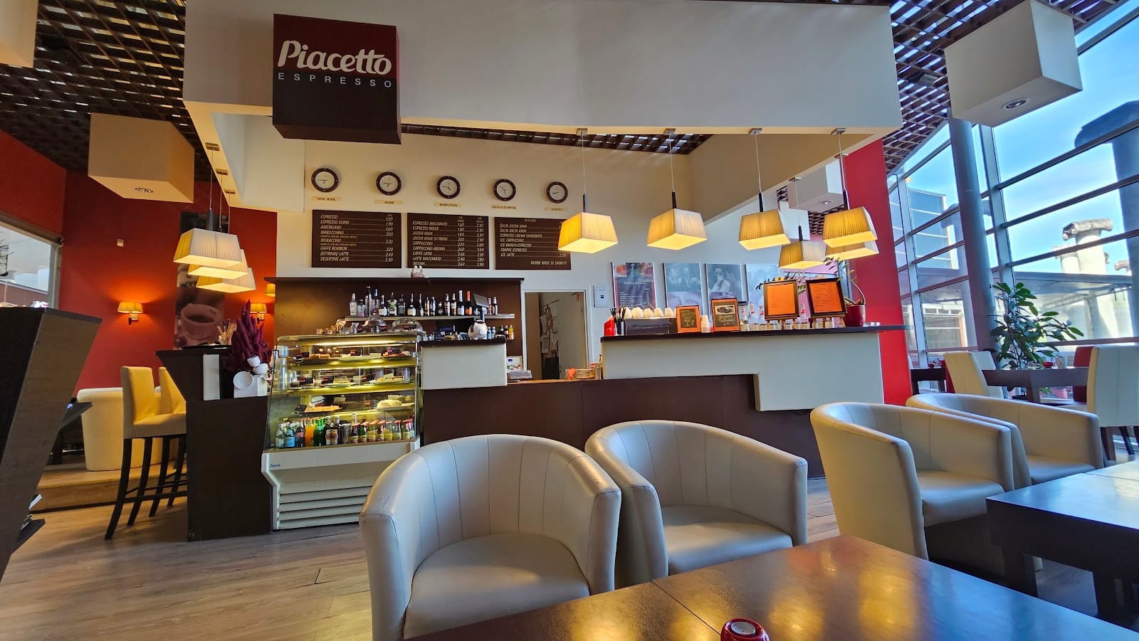 Piacetto KaVoS Namai, Peraltis