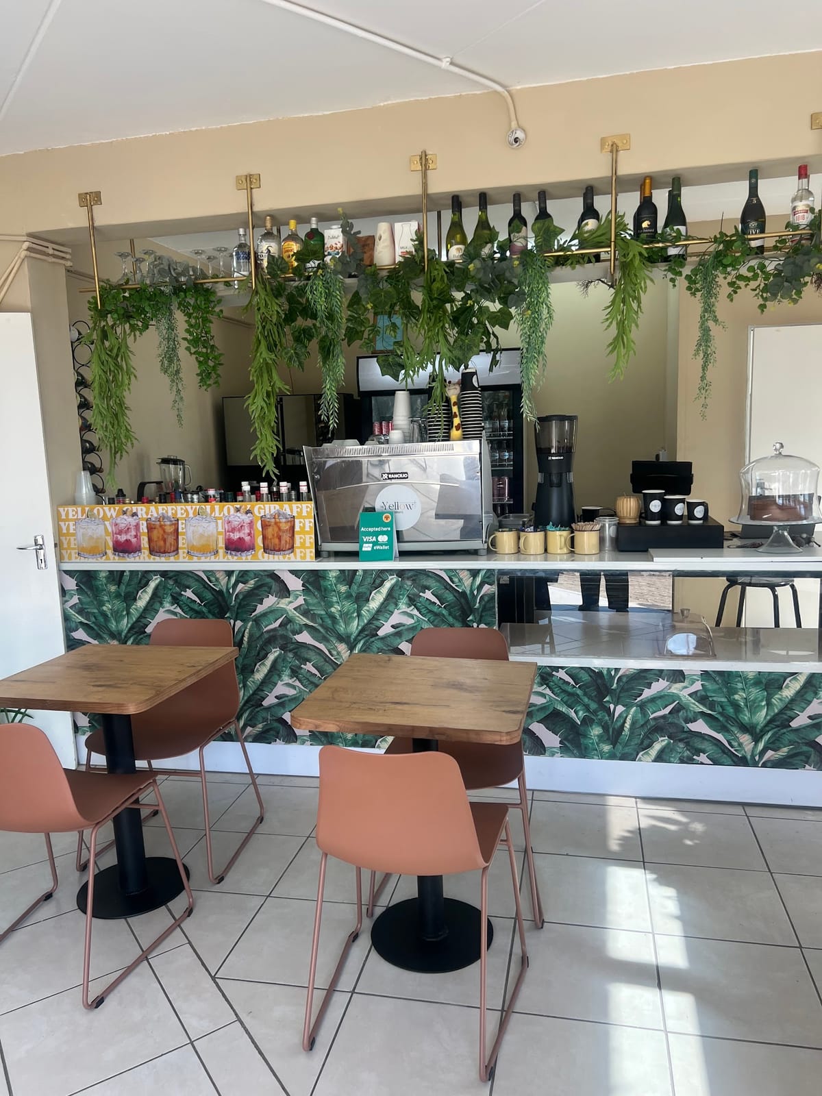 The Yellow Giraffe Coffee Club