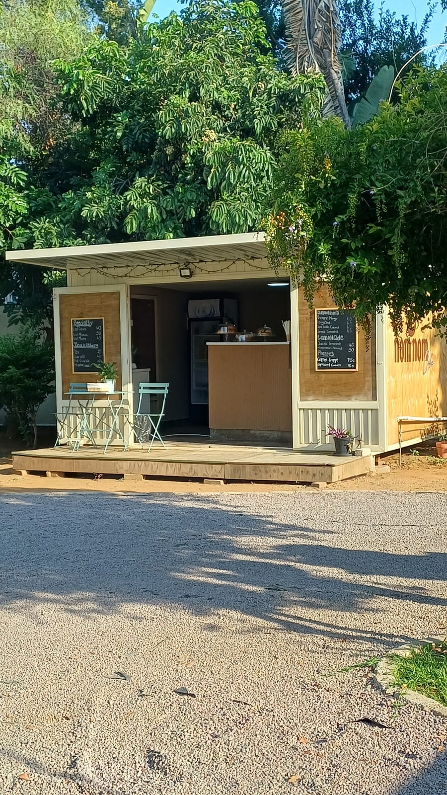 Nom Nom Cafe