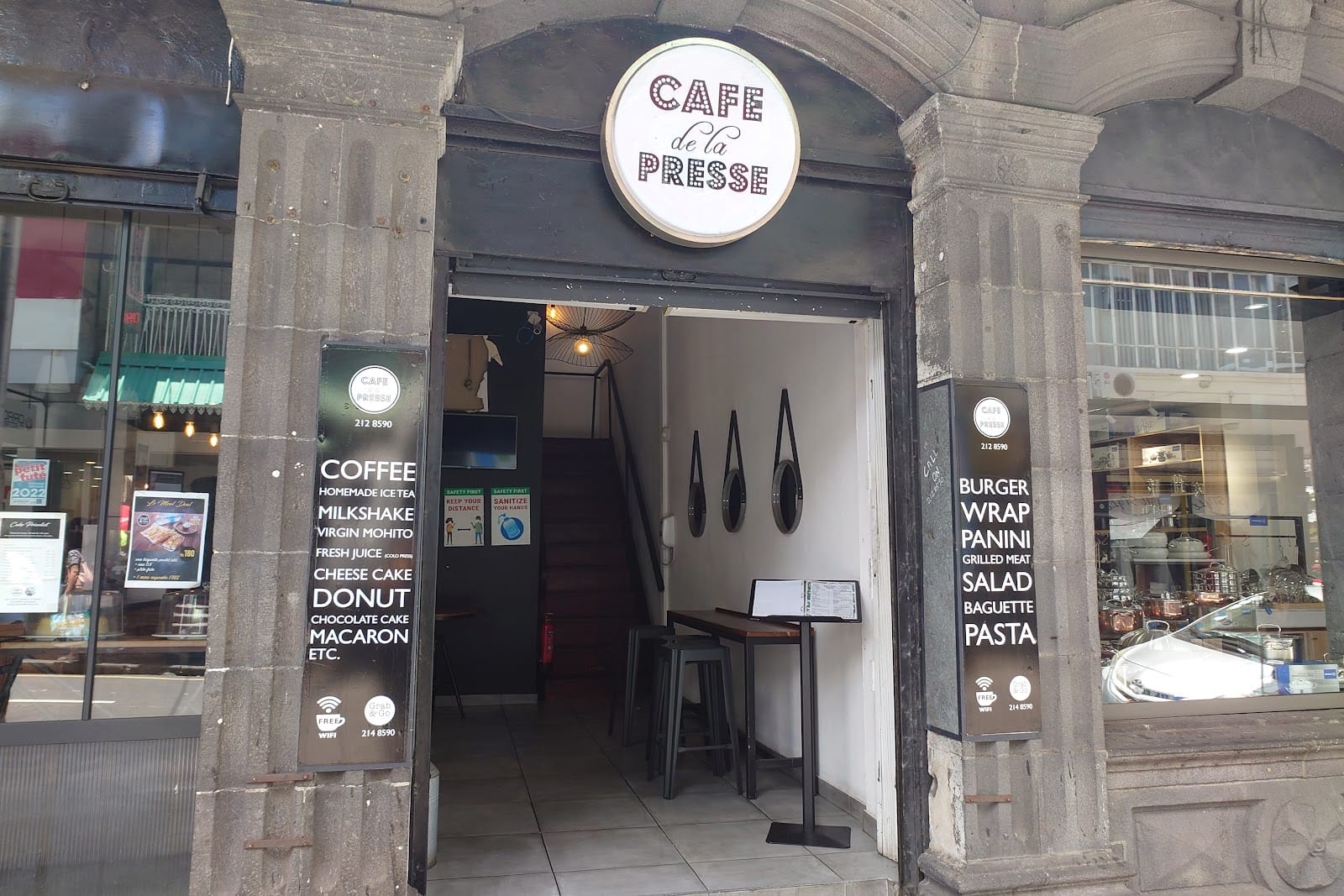 Cafe De La Presse