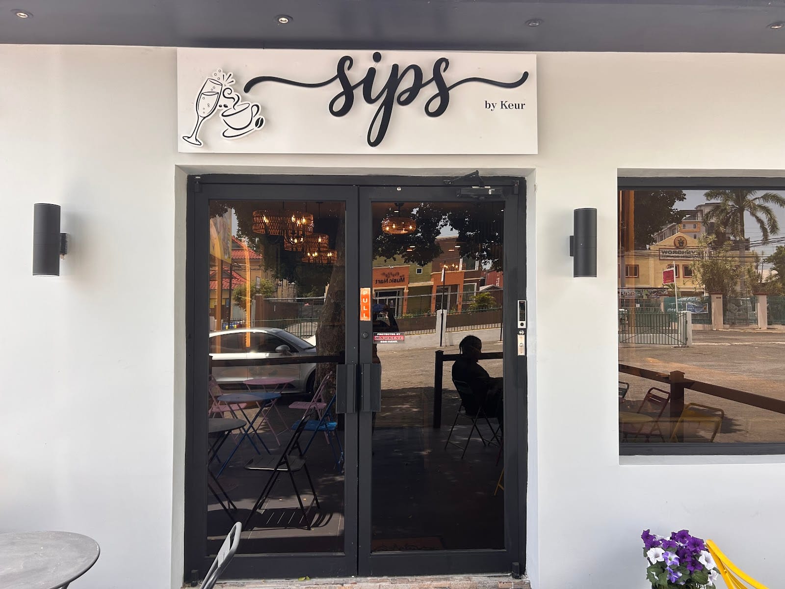 Sips by Keur
