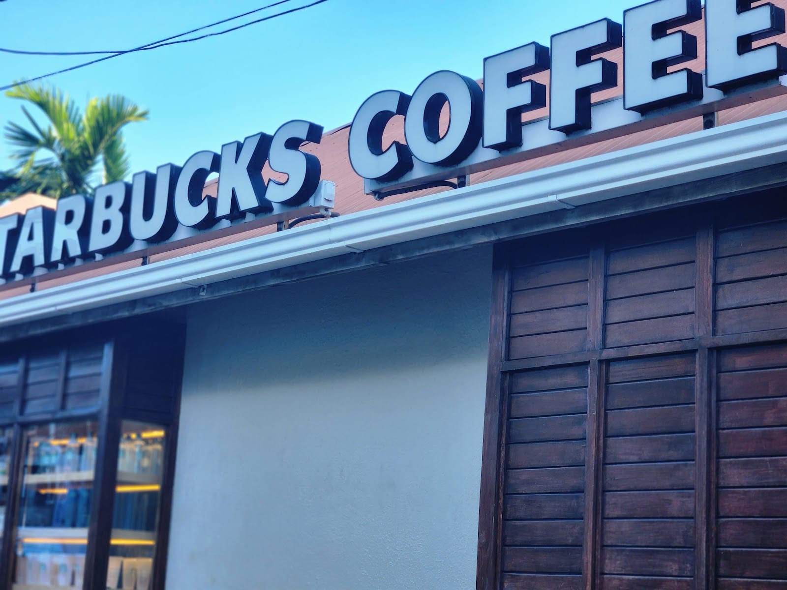 Starbucks Doctor's Cave Beach