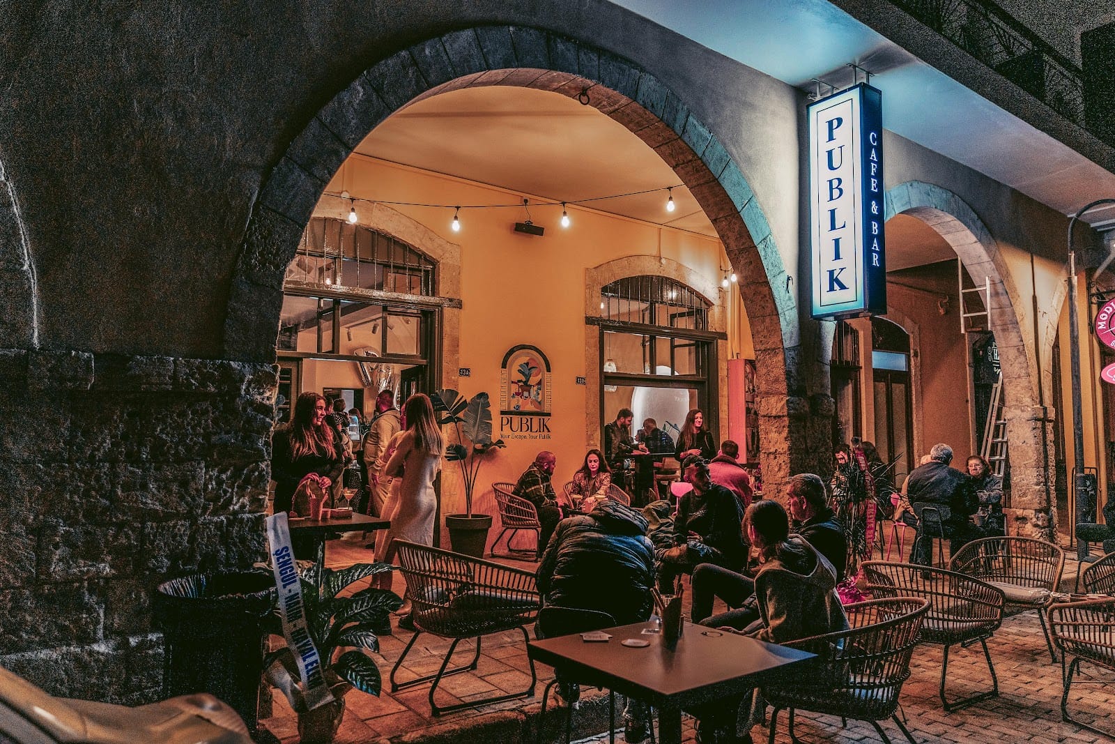 Publik Cafe & Bar
