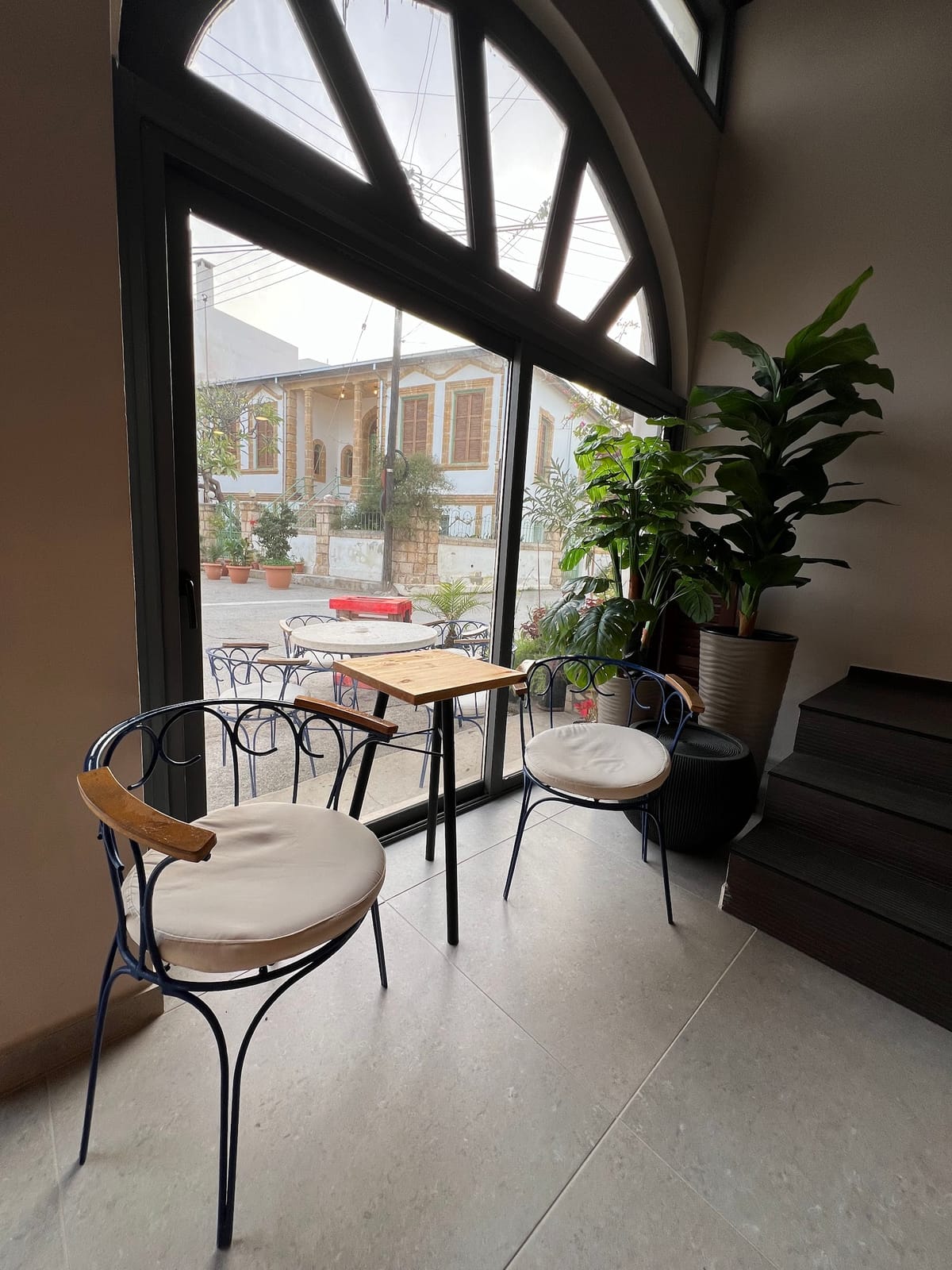 ARTELLO Cafe & Art Gallery