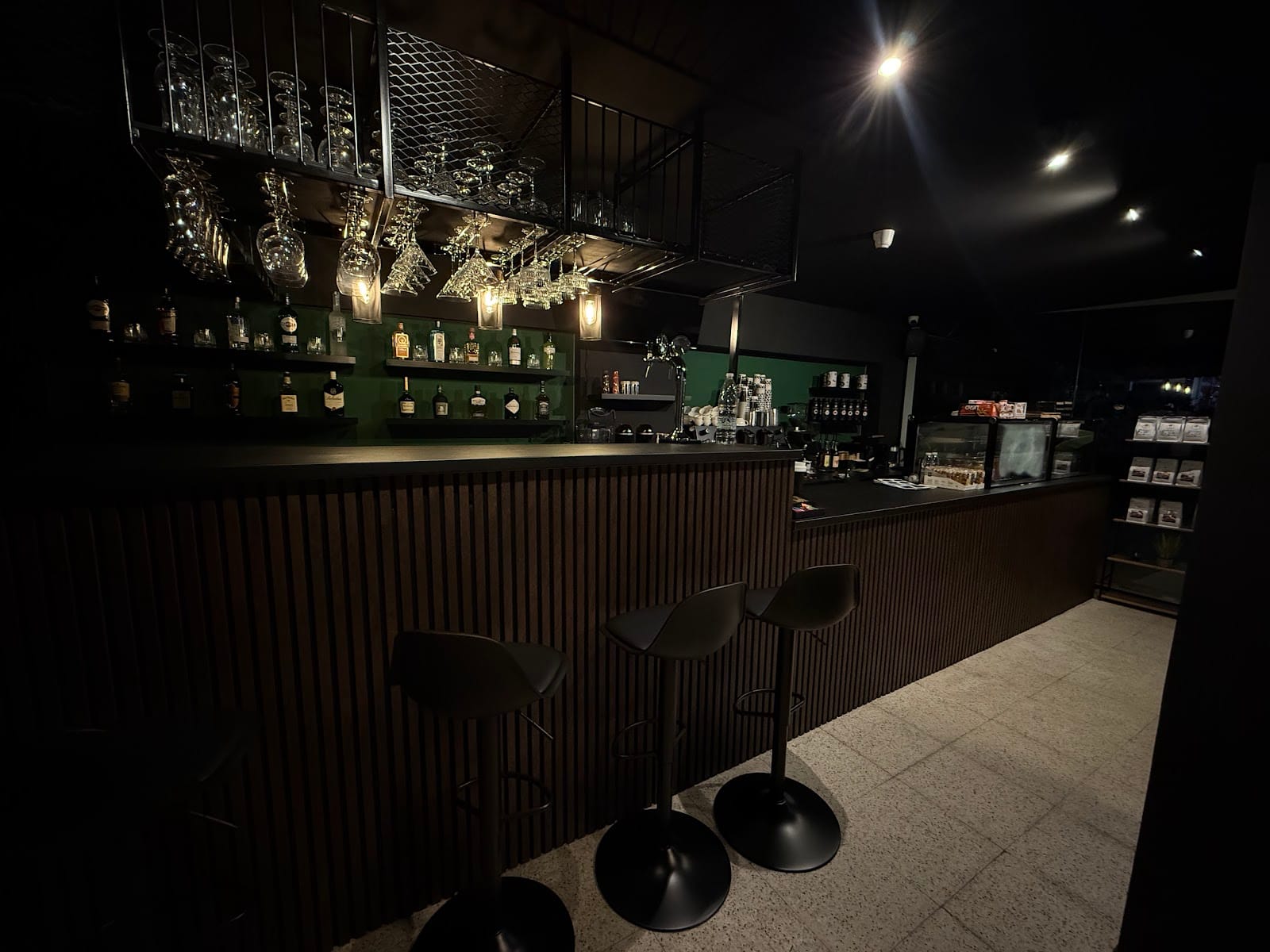ampm cafe & lounge