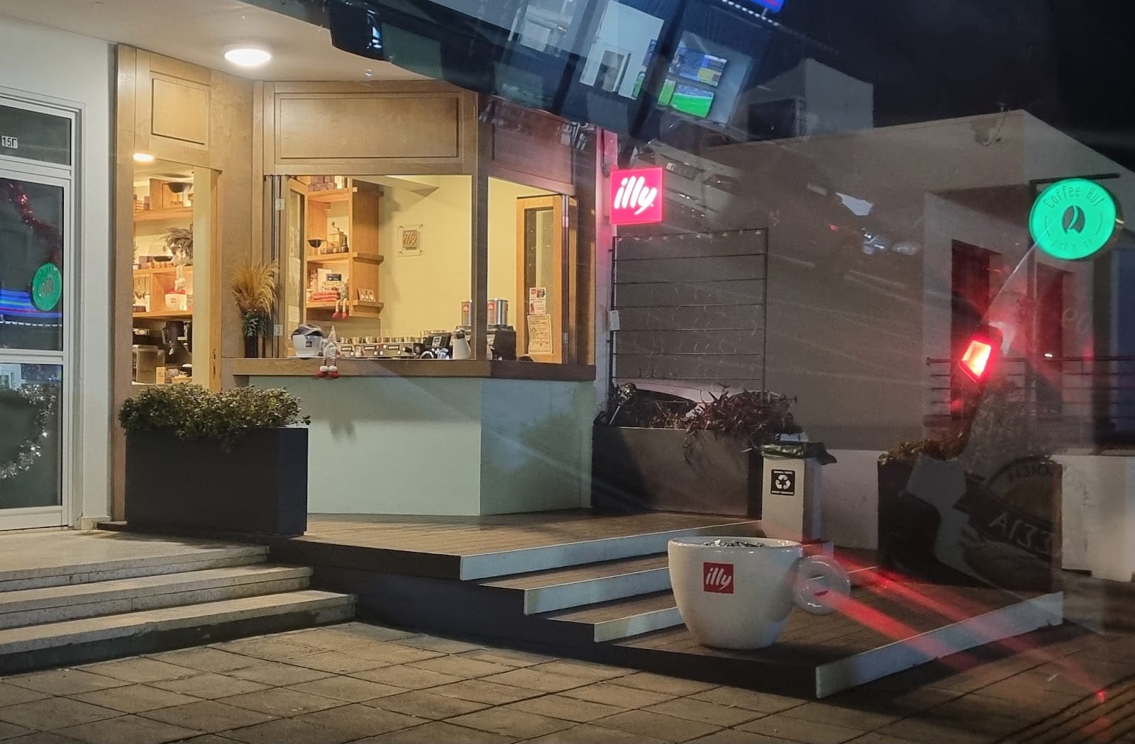 COFFEE HUT