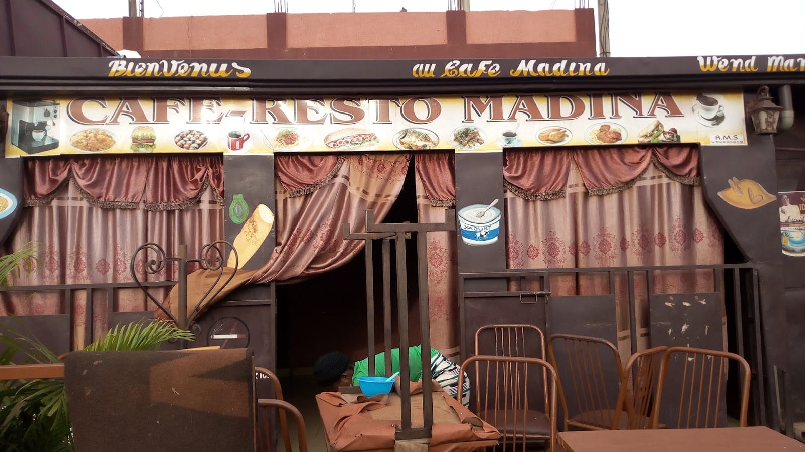 CAFÉ RESTO MADINA