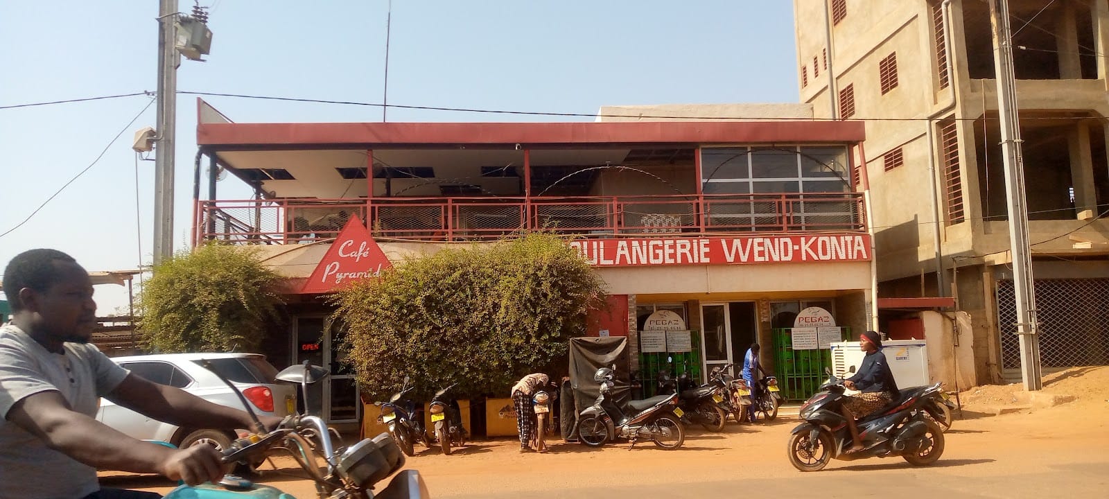 CAFÉ PYRAMIDE_SAABA