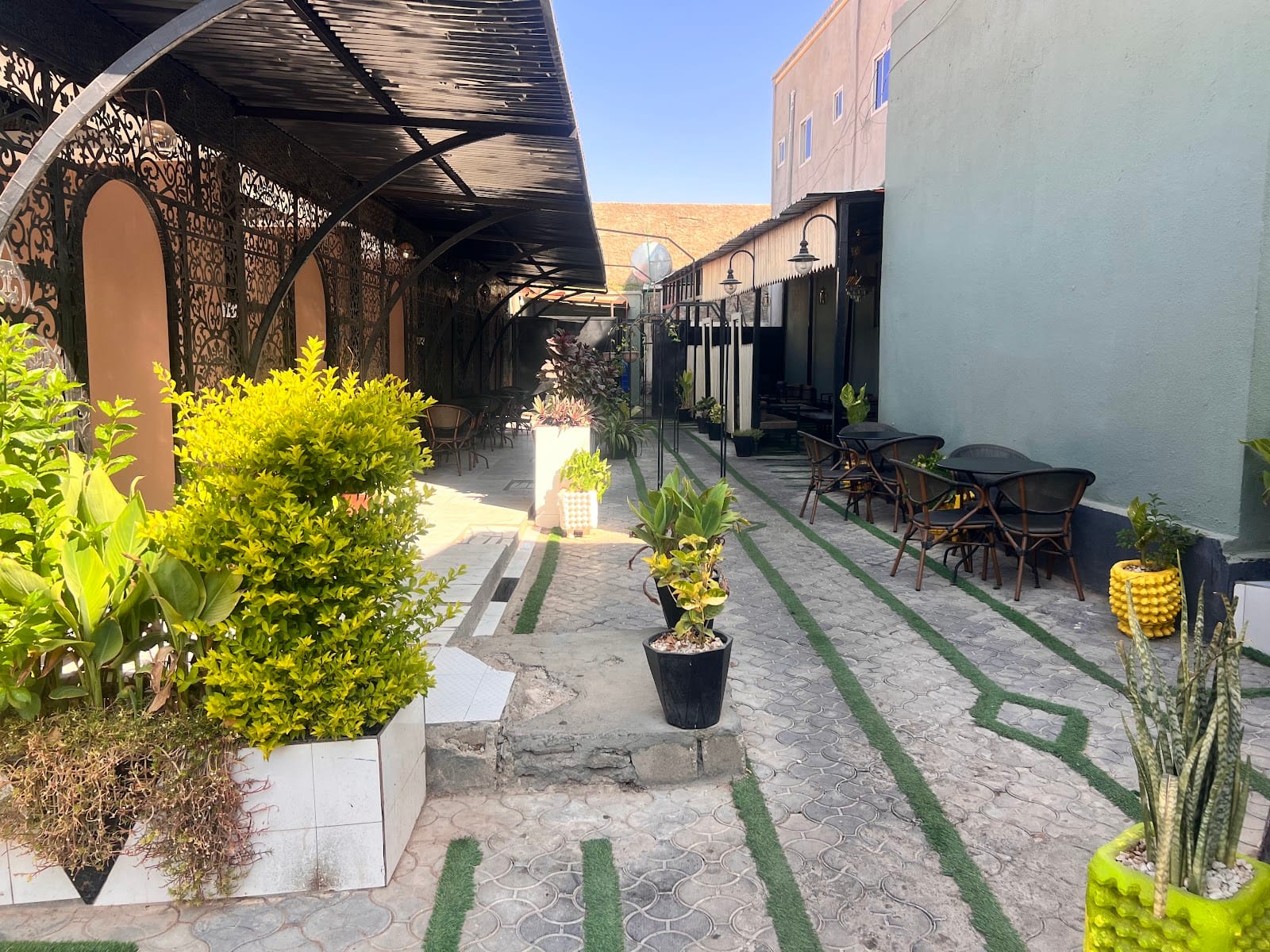 MARKE RESTAURANT AND CAFETERIA