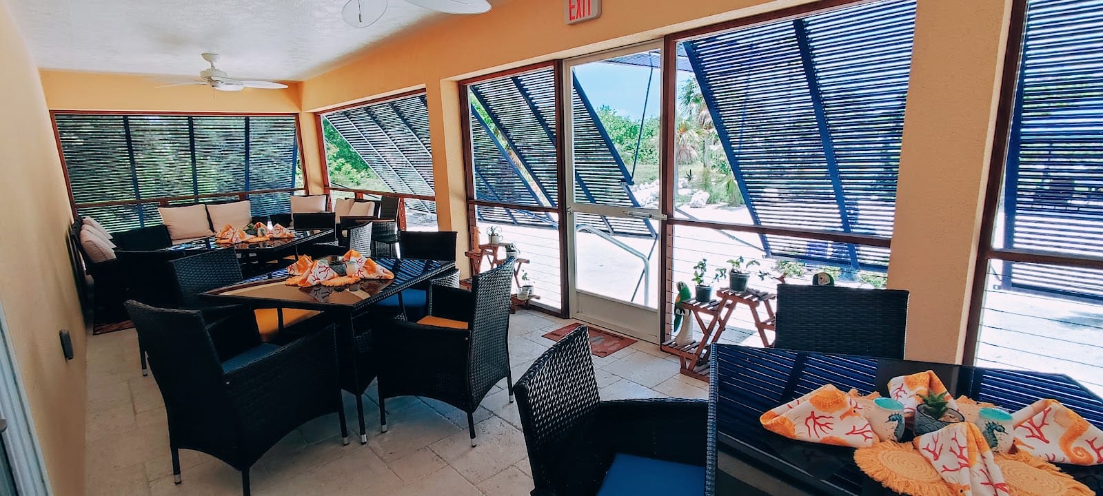 Seahorse Boutique & Coffee Shop