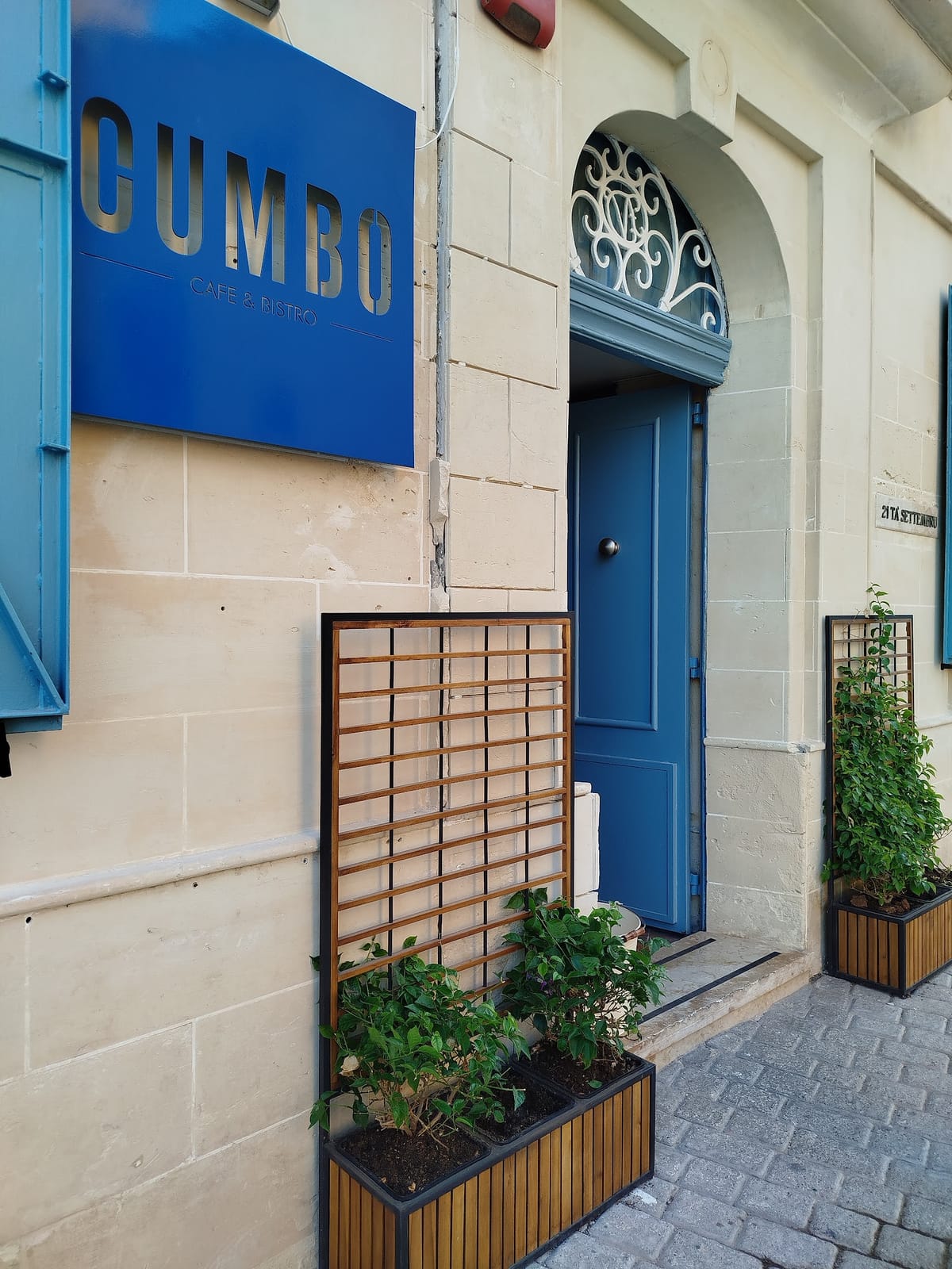 CUMBO cafe & bistro