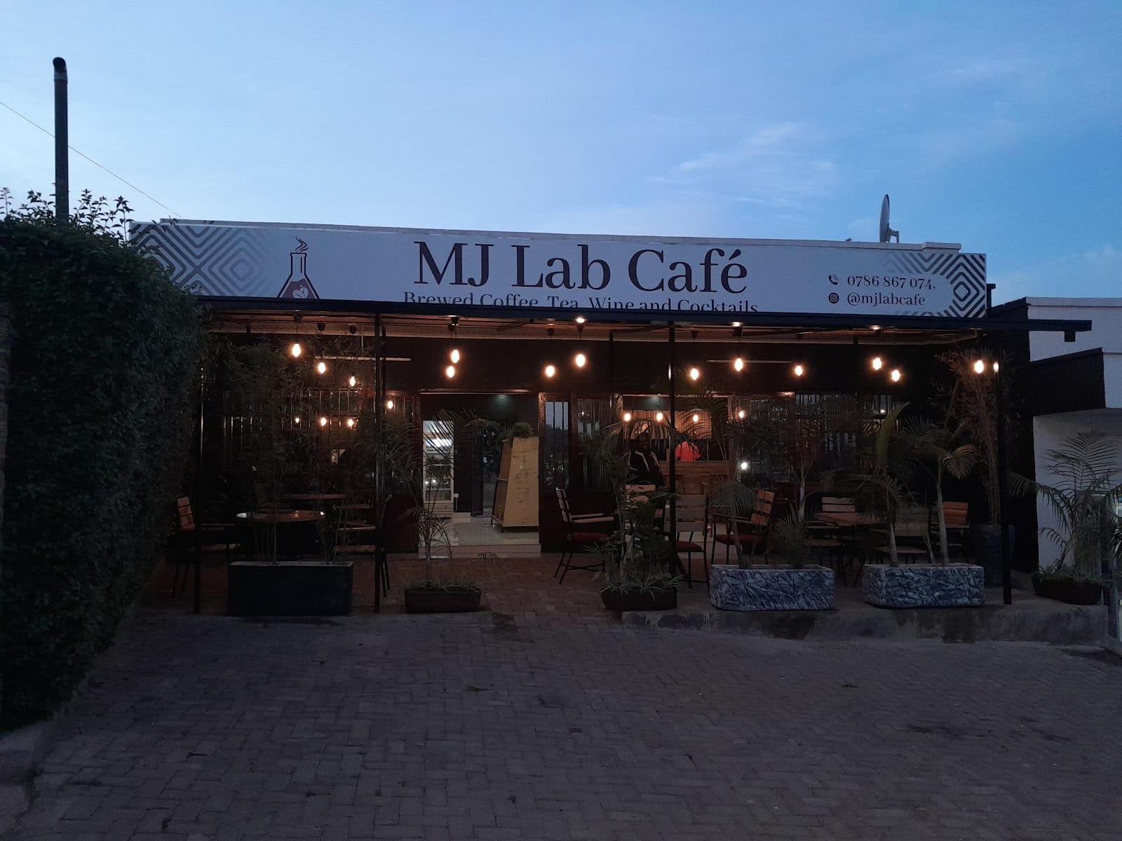 MJ Lab Café