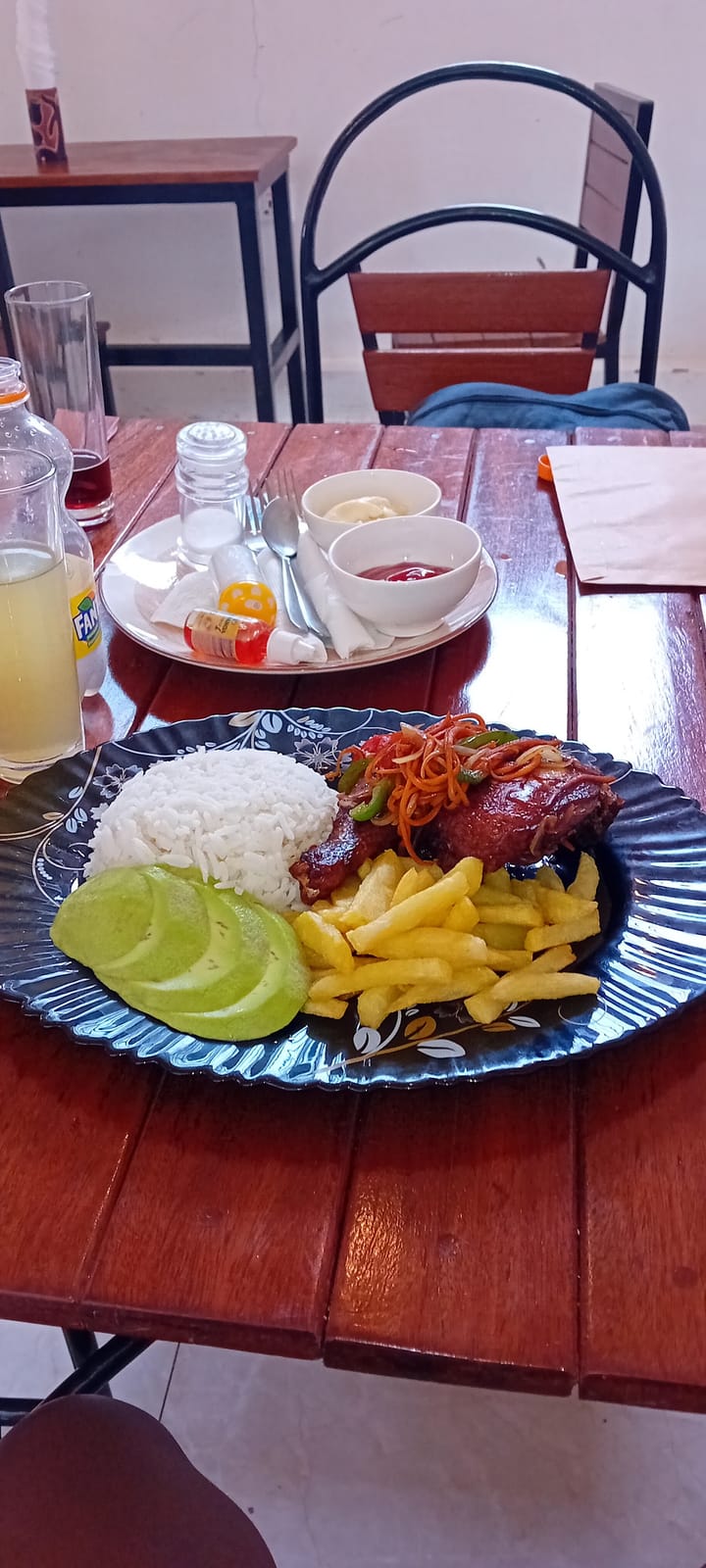 WAKANDA PUB (bar & restaurant and lodges)