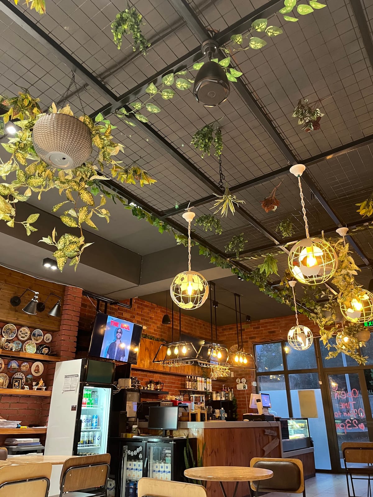 1000 хот coffee shop & lounge