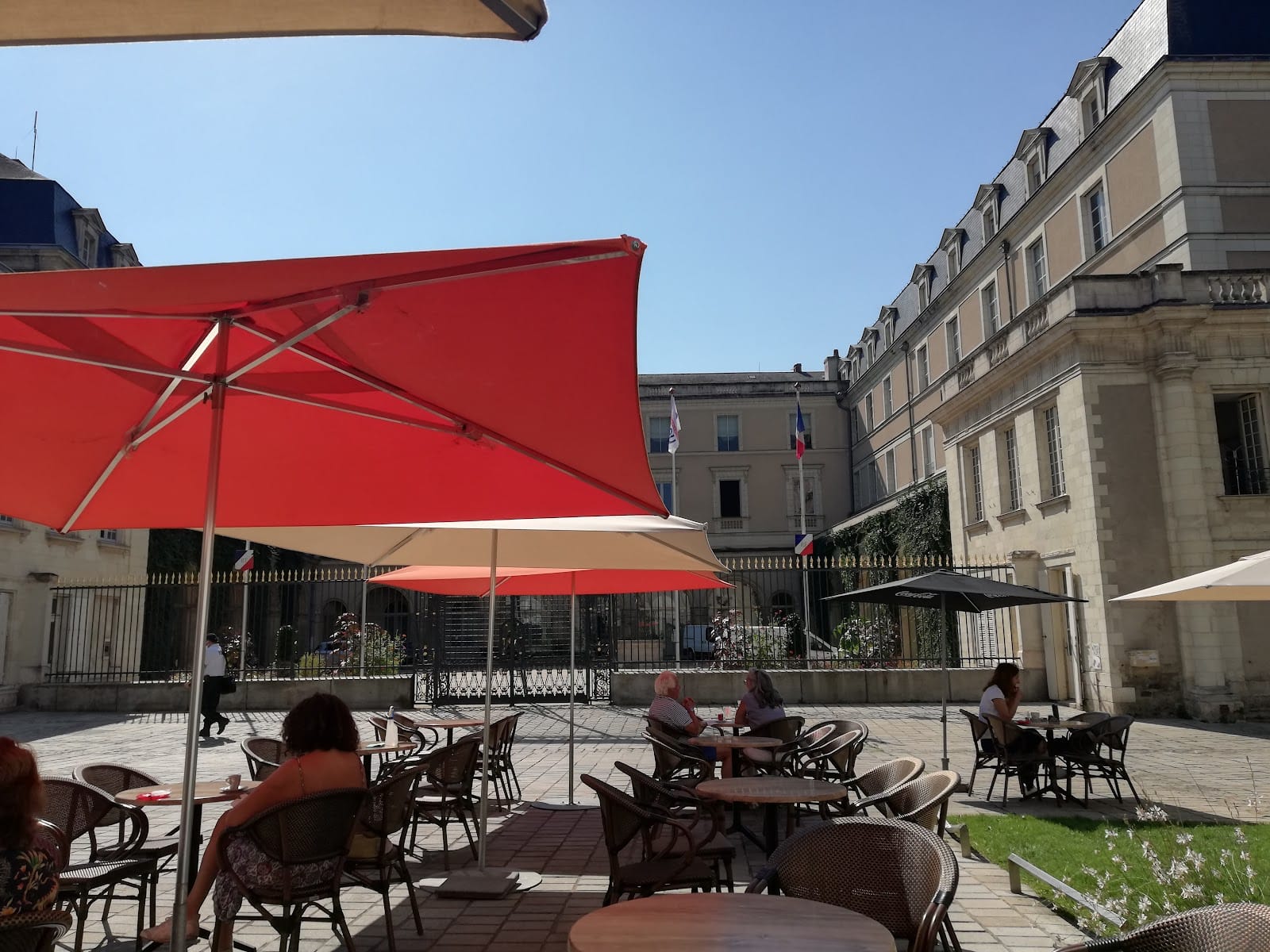 Café Saint-Martin - Bar Brasserie - Fait maison - Terrasse ensoleillée et au calme