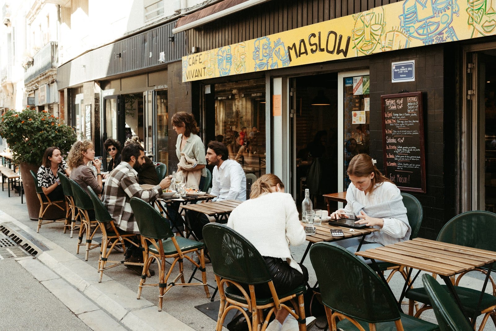 MASLOW - Café & Cuisine & Coworking