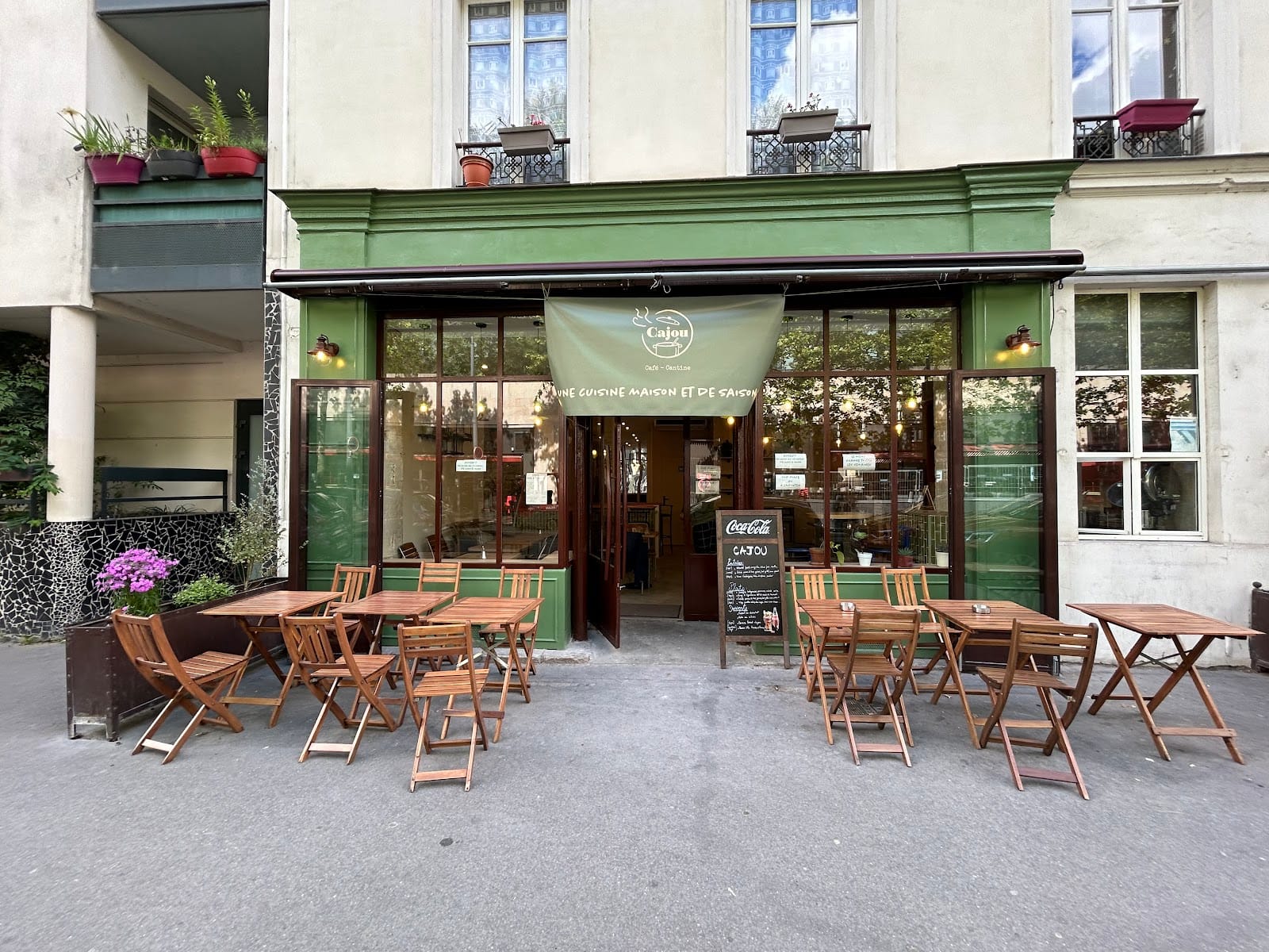 Cajou, café-cantine