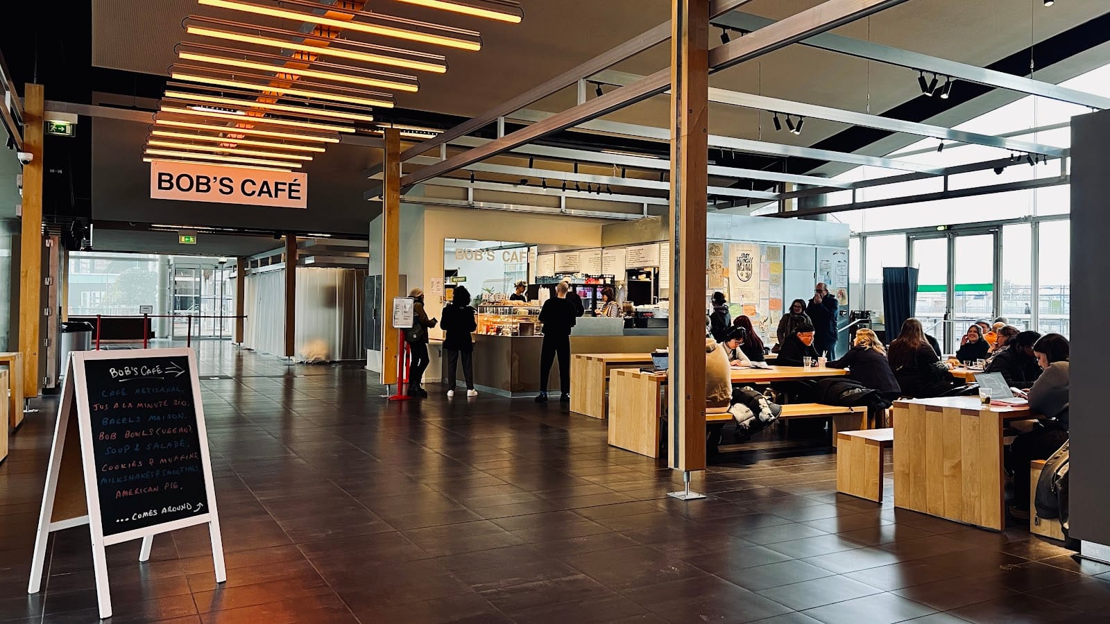BOB’S CAFÉ