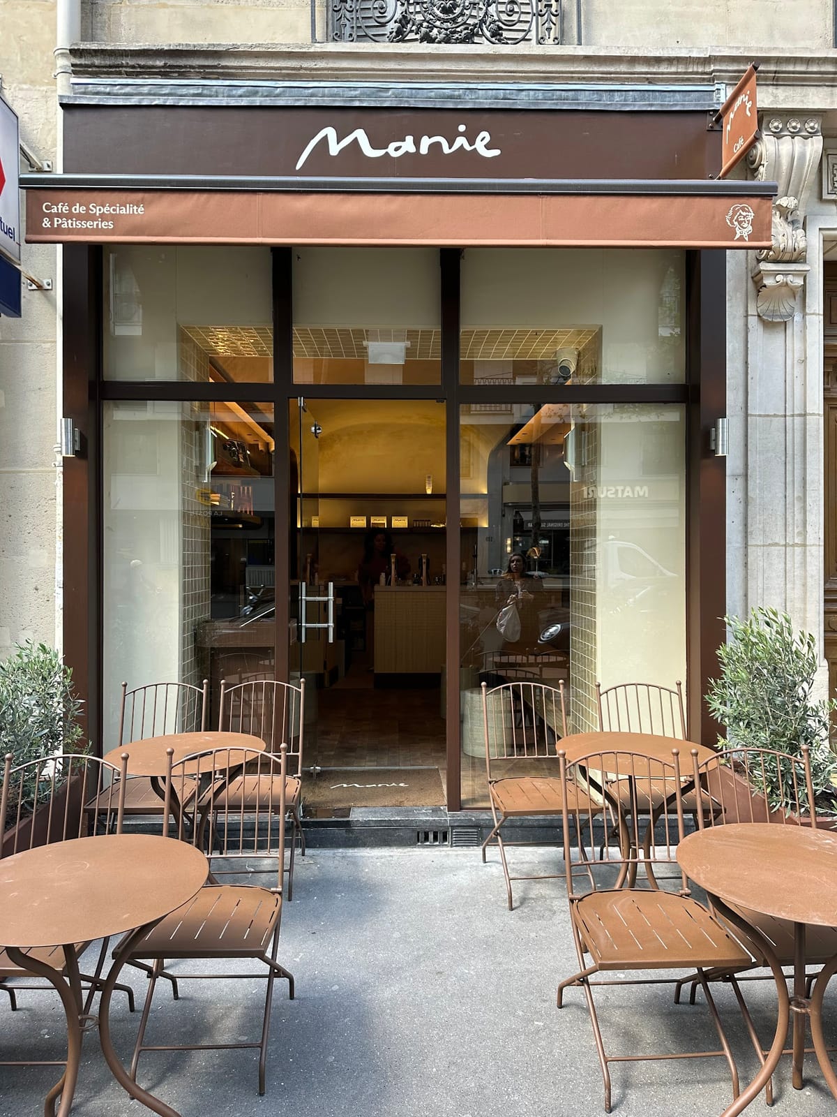 Manie Café - Est. 1938