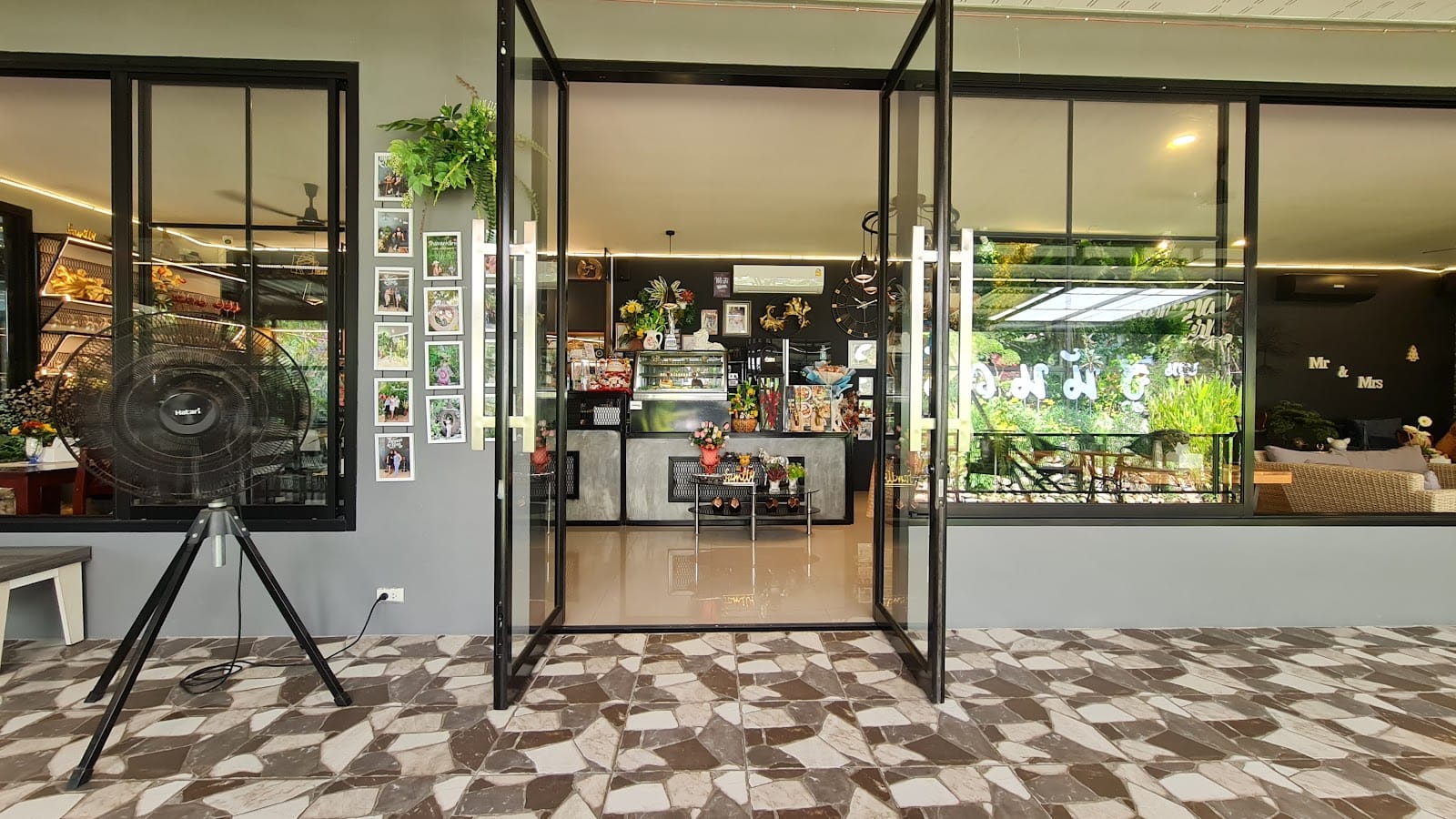 Thanankarn Cafe