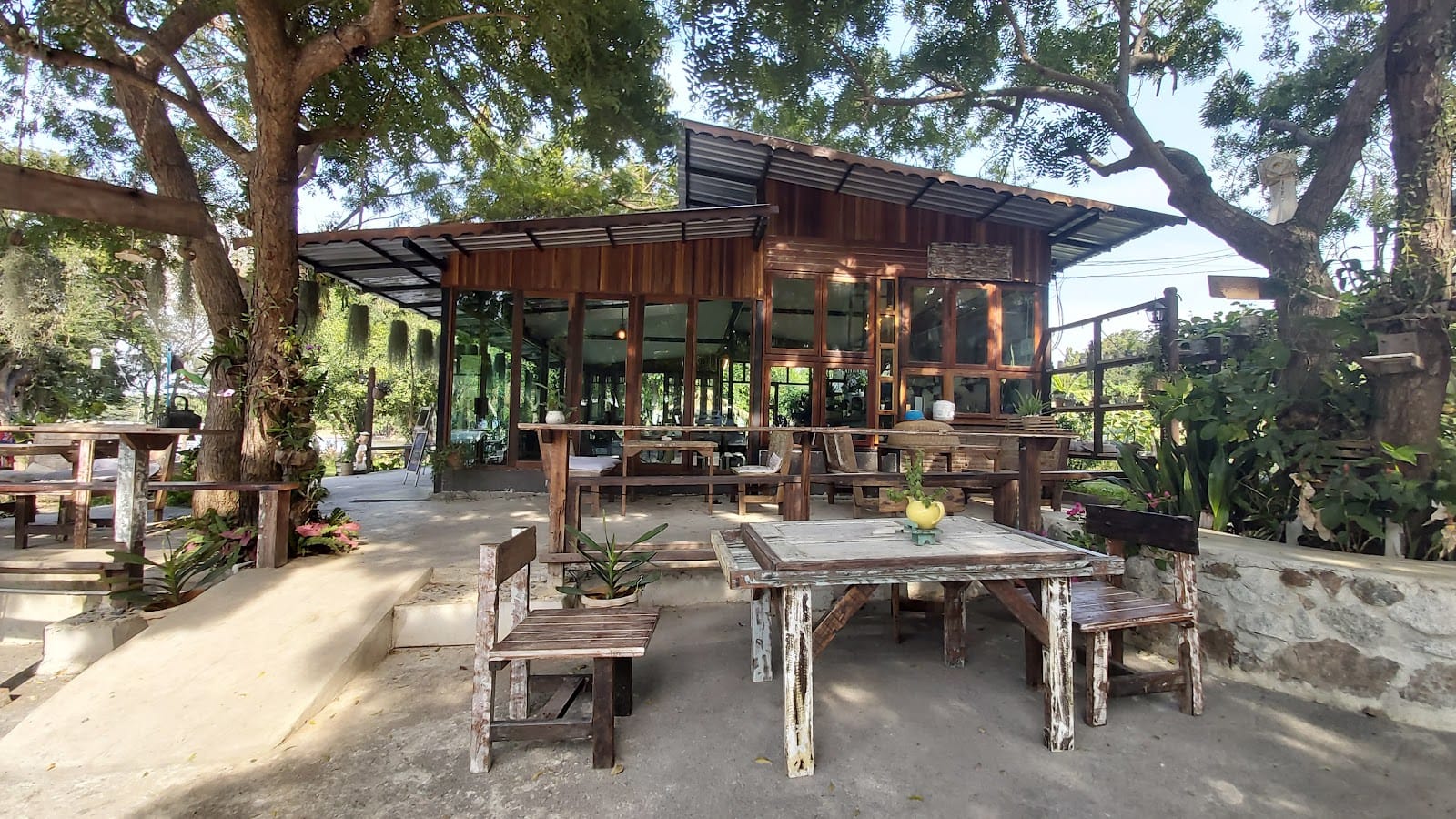 ร้านต้นแจง : Ton Jaeng Cafe'
