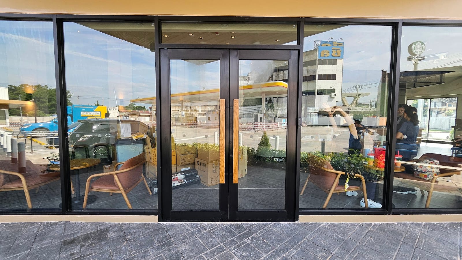 Starbucks DriveThru Shell Rama2 inbound