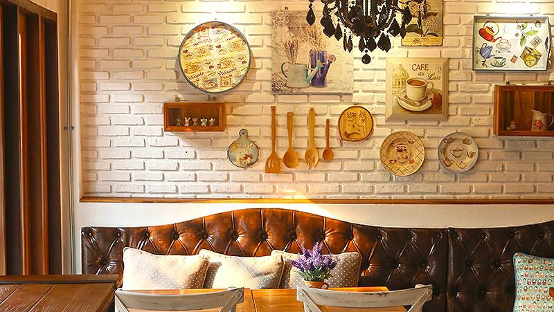 Bear Hug Cafe'