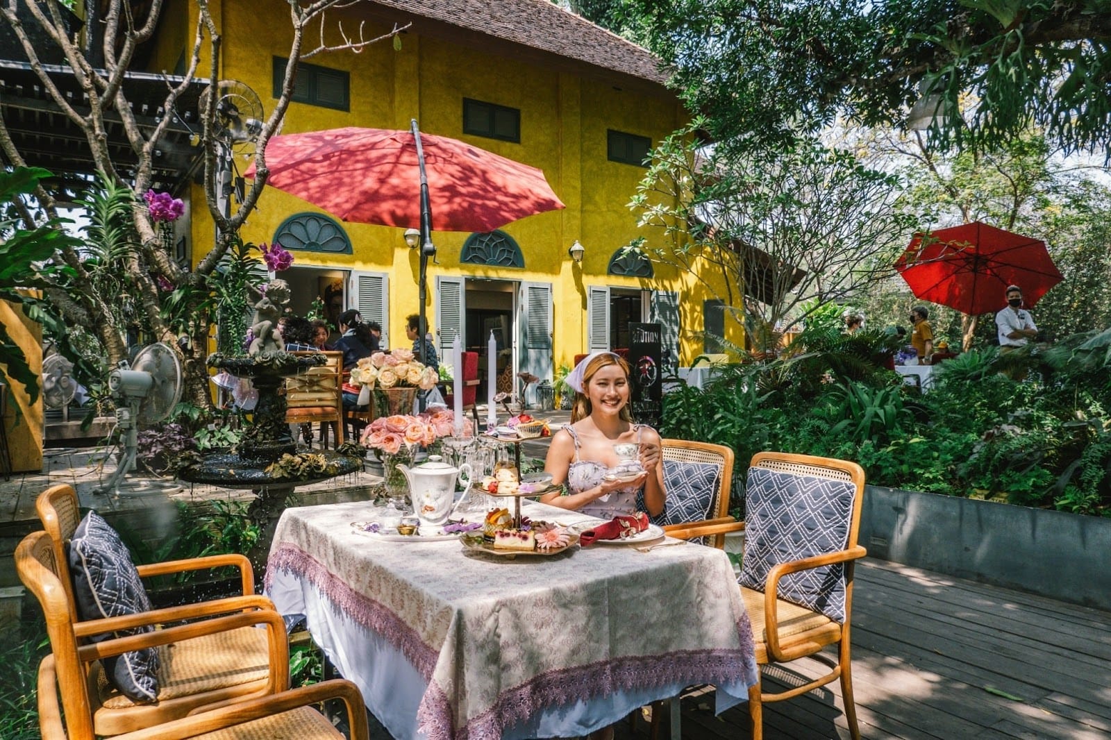 Lamour Cafe & Restaurant