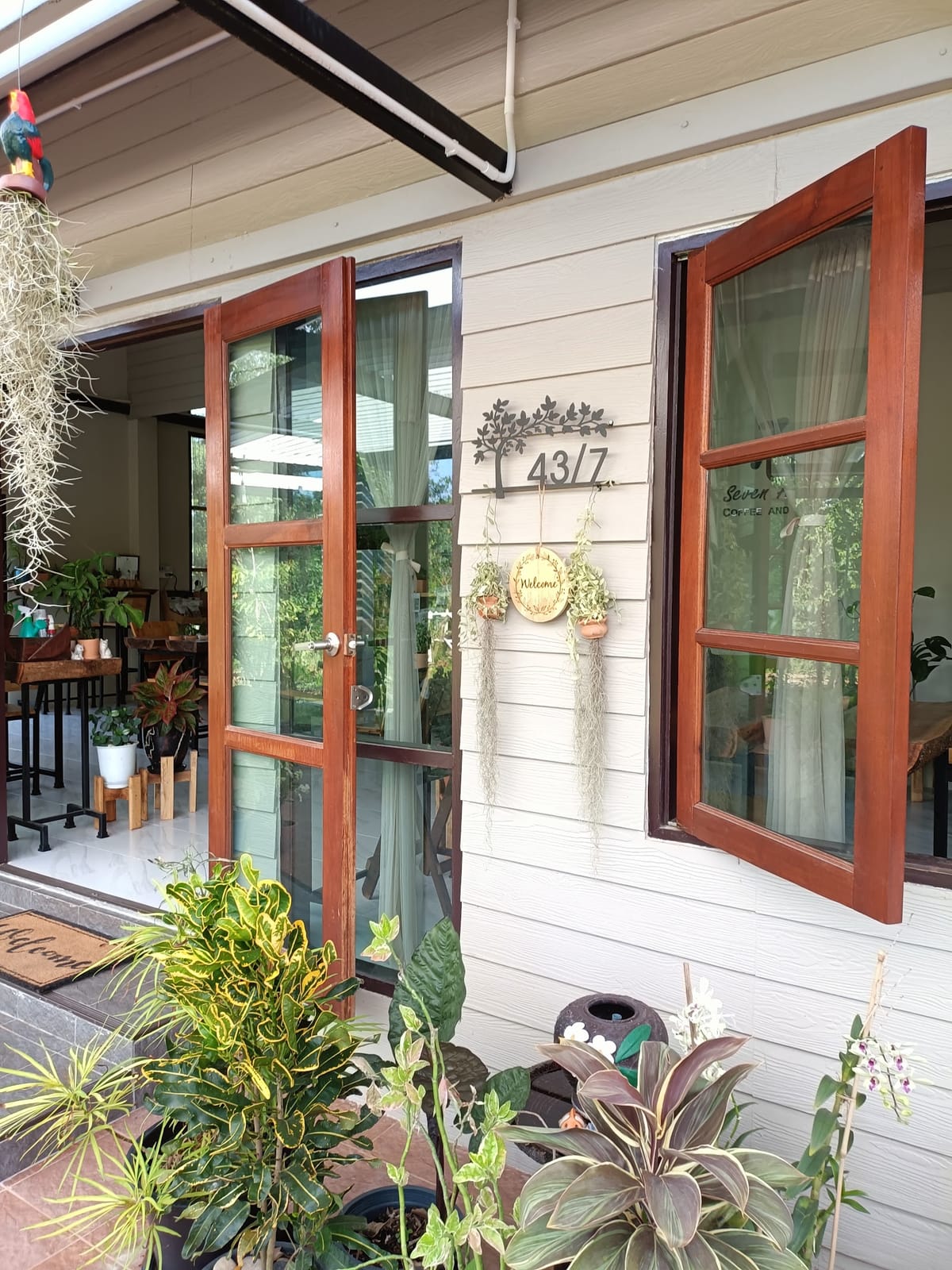 7 August Coffee and Eatery
