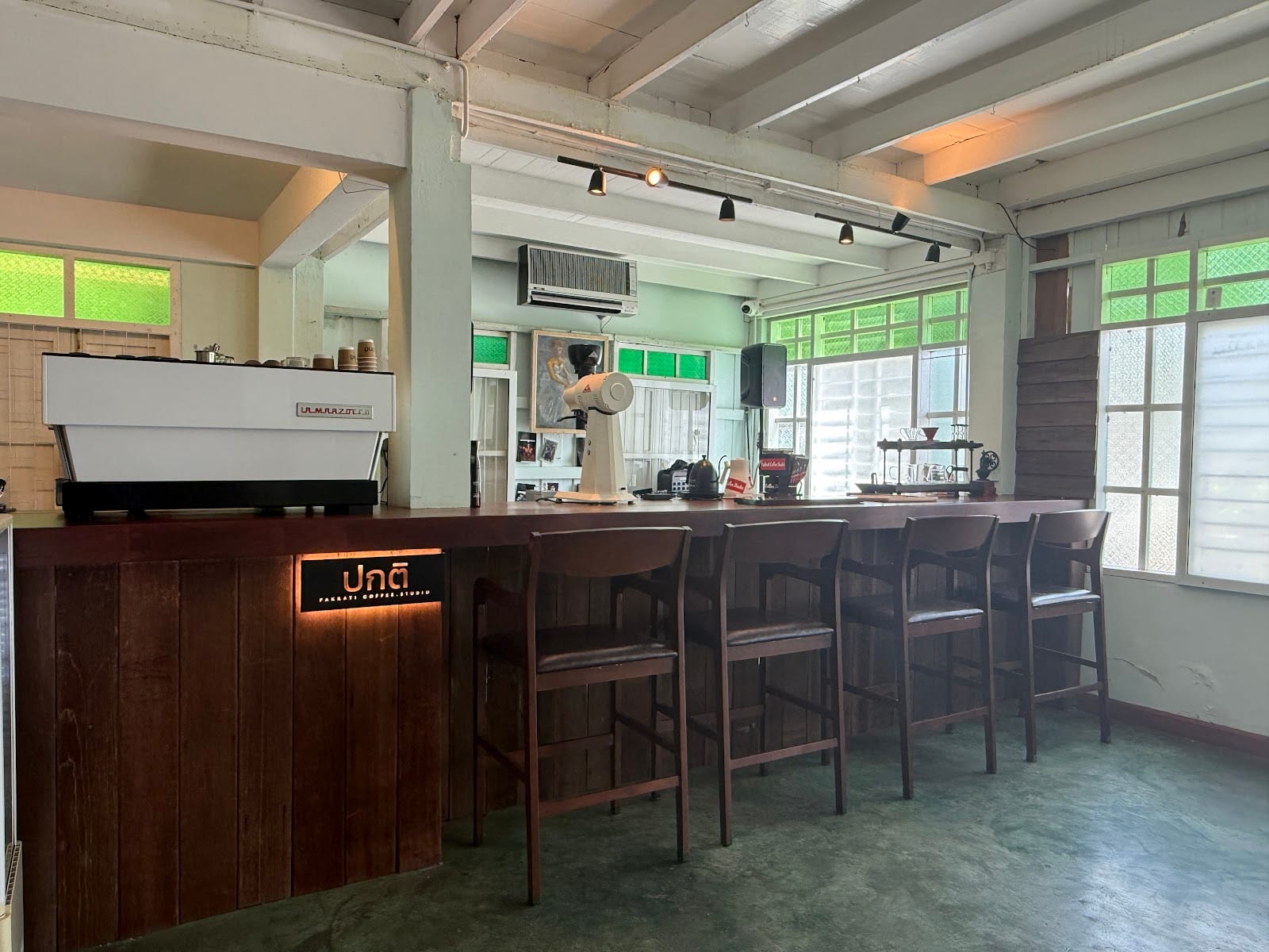 โรงคั่วกาแฟ ปกติ Pakkati Coffee Studio
