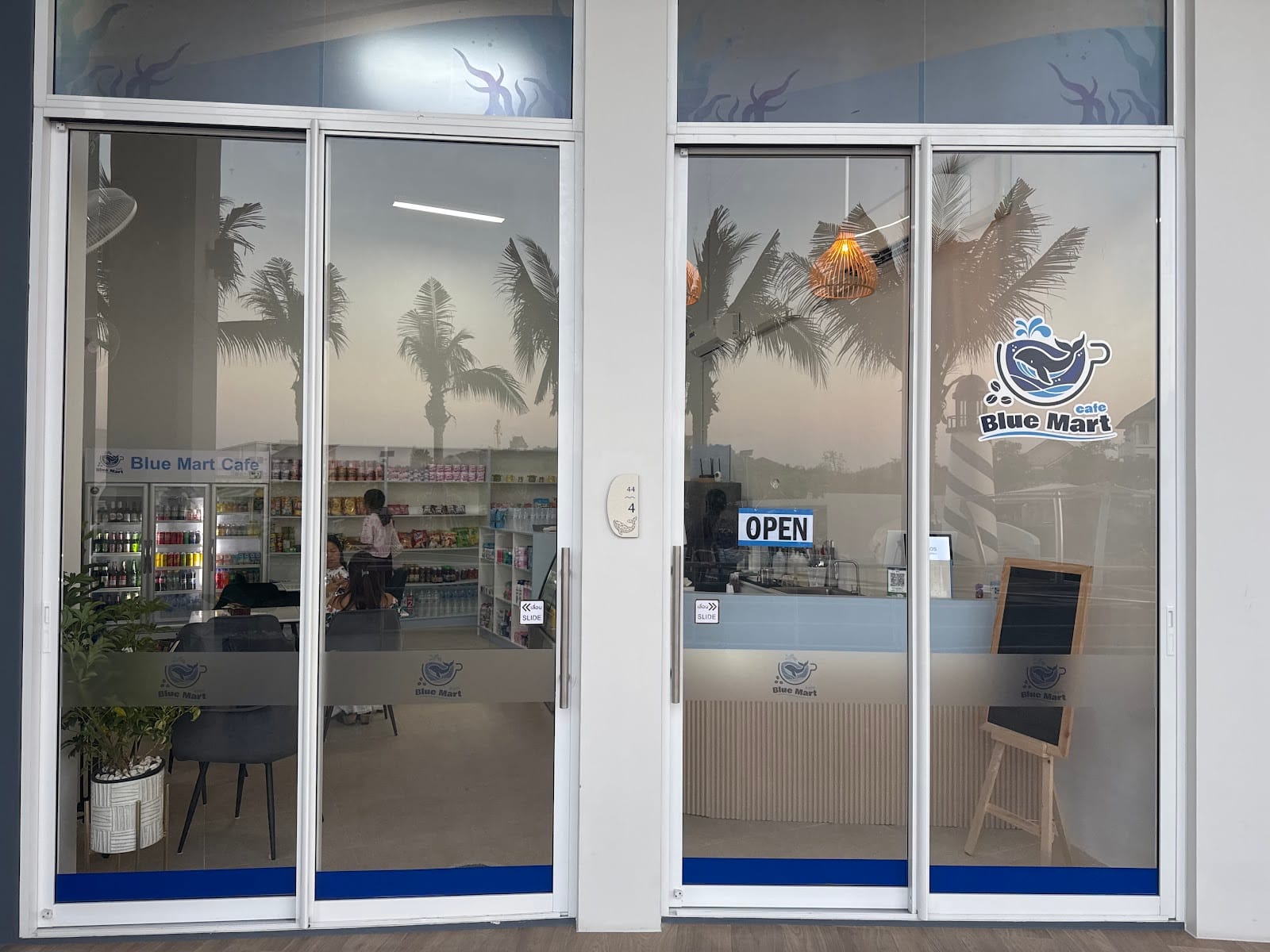 Blue Mart cafe