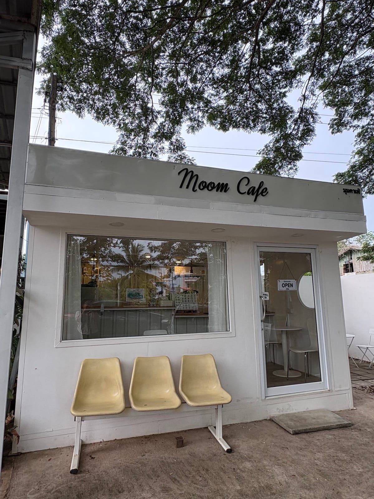 Moom Cafe
