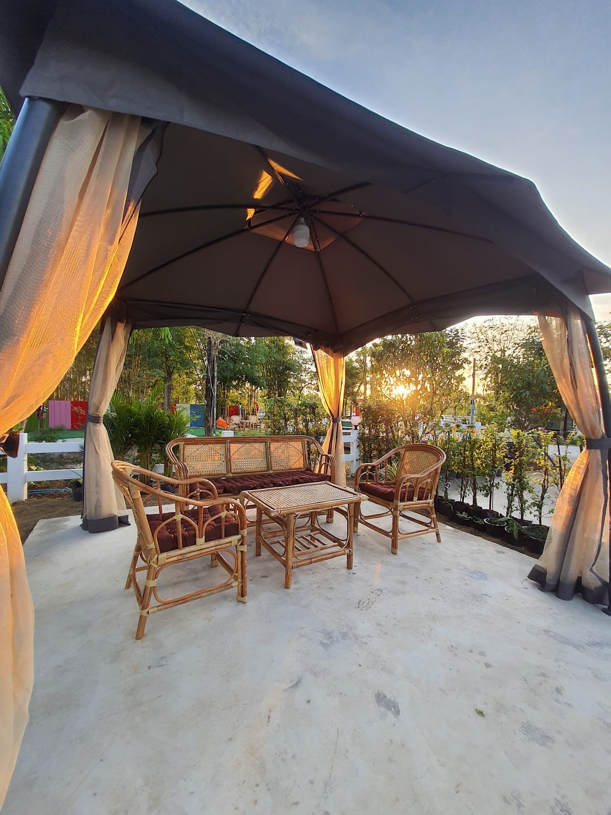 Manajoy cafe & resort