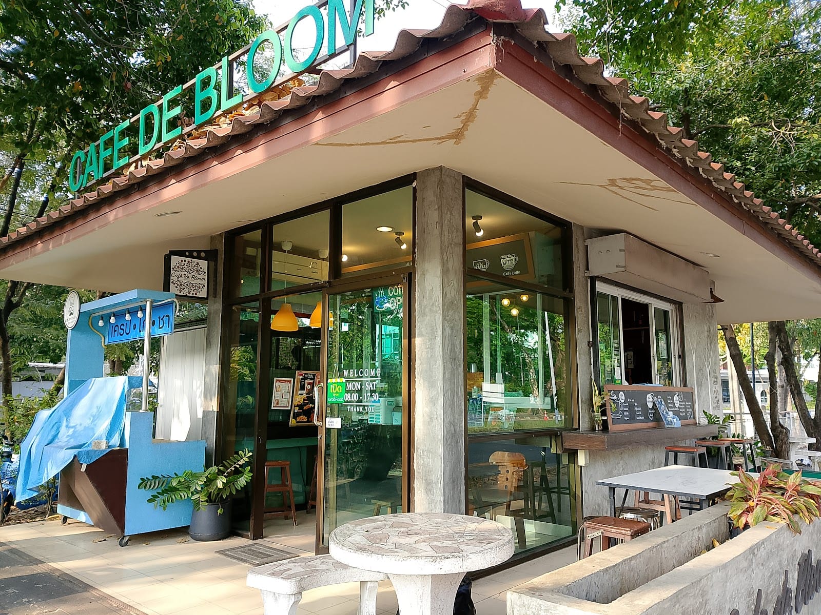 CAFE DE BLOOM