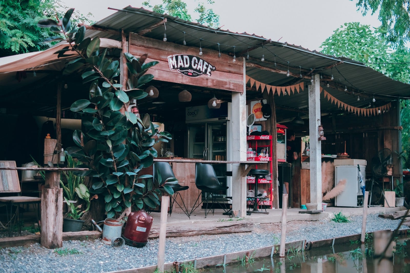 MAD CAFE' Klong Si - Pathumthani