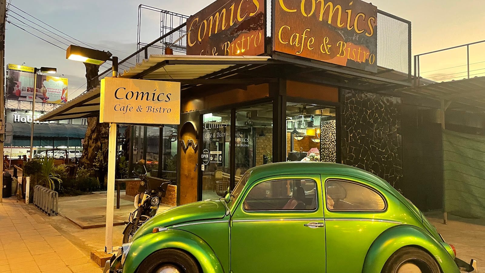 Comics Cafe&Bistro
